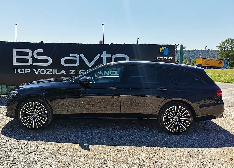 Zunanja slika - Mercedes-Benz E-Razred - E 220 d 4MATIC MODEL 2021 VIRTUAL-MATRIX-KLJUKA - 4