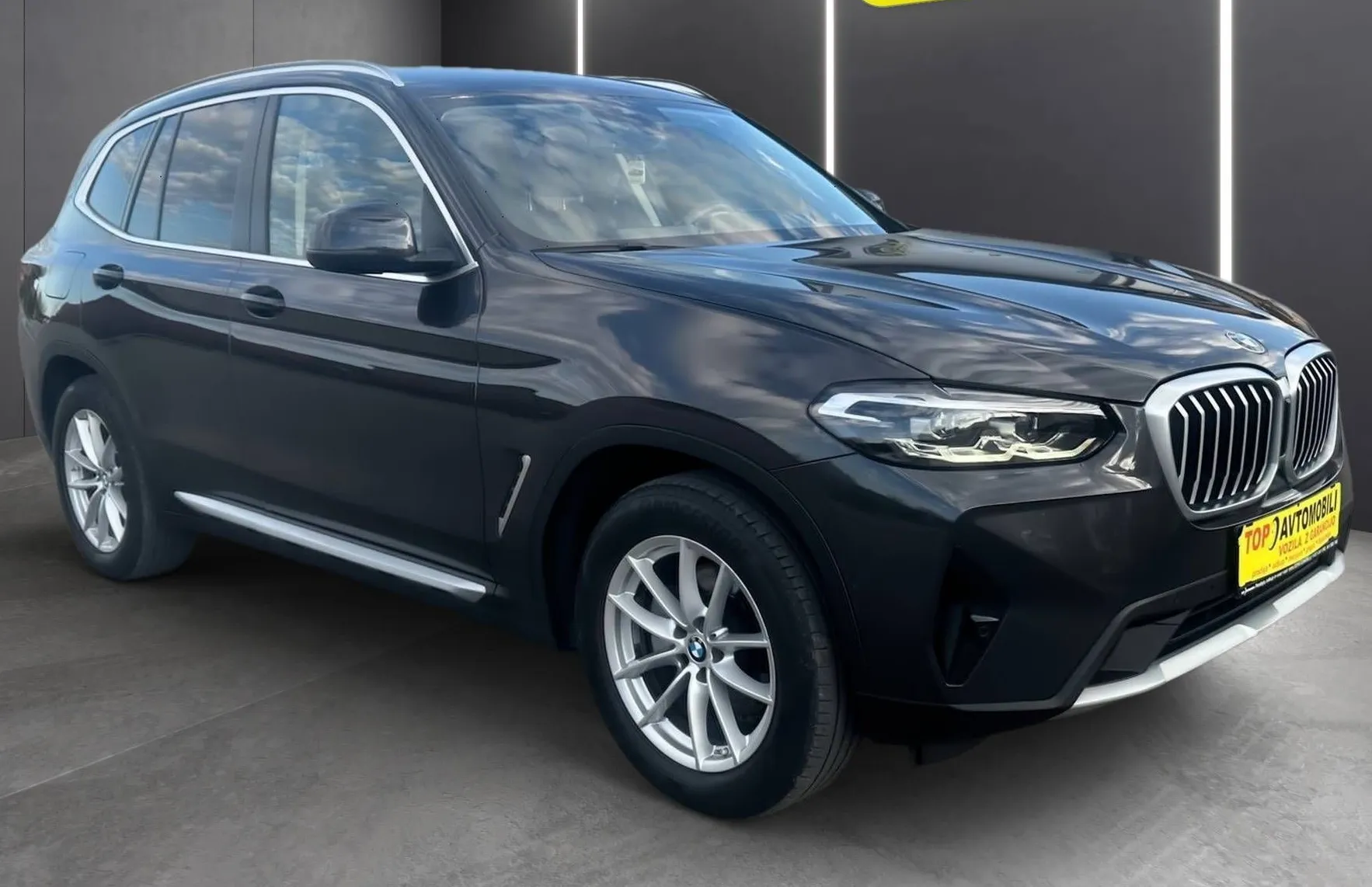 Zunanja slika - BMW X3 - serija : xDrive 20 D X LINE SAMO 68000 KM KOT NOV - 9