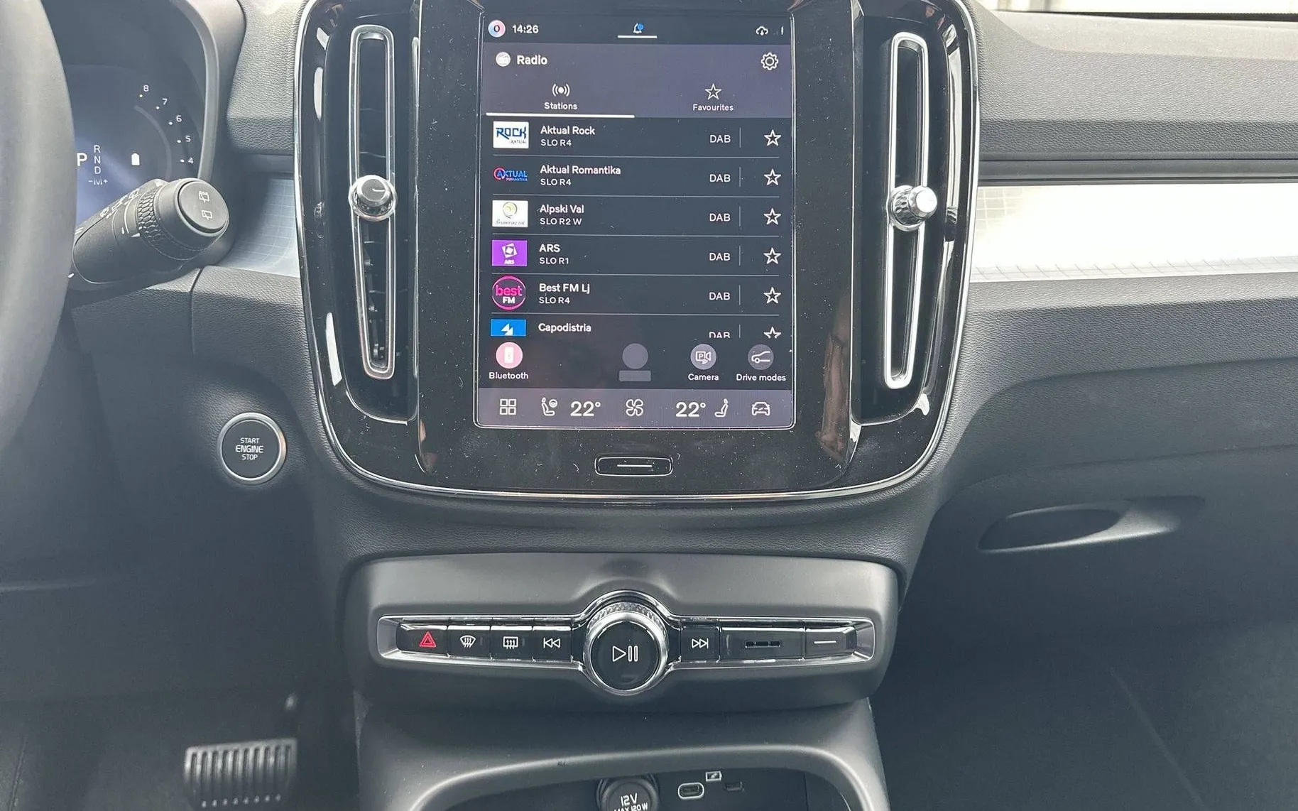 Notranja slika - Volvo XC40 - B3 P Plus Dark Avt. - 16