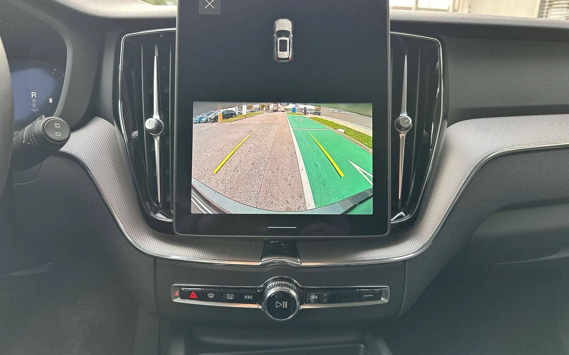 Notranja slika - Volvo XC60 - B5 P AWD Core Avt. - 17
