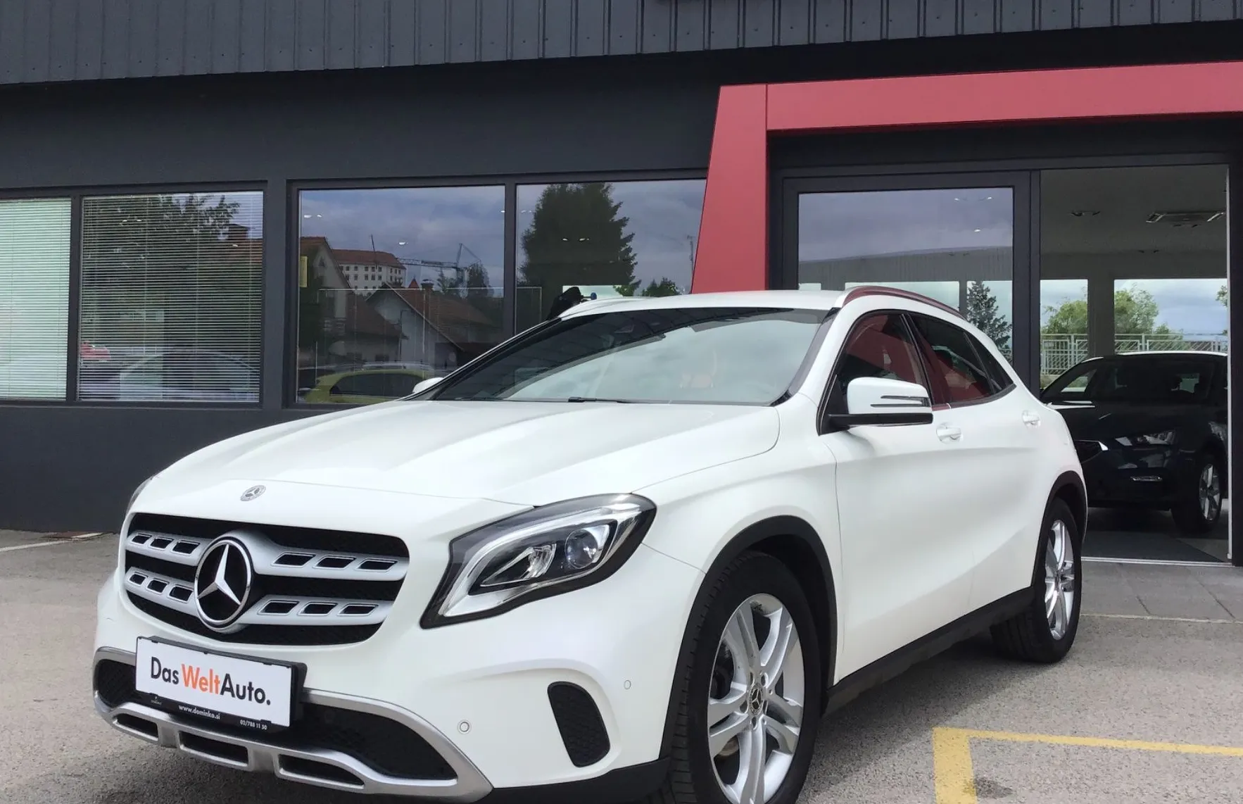 Zunanja slika - Mercedes-Benz GLA-Razred - GLA 180 Urban Avt. - 1