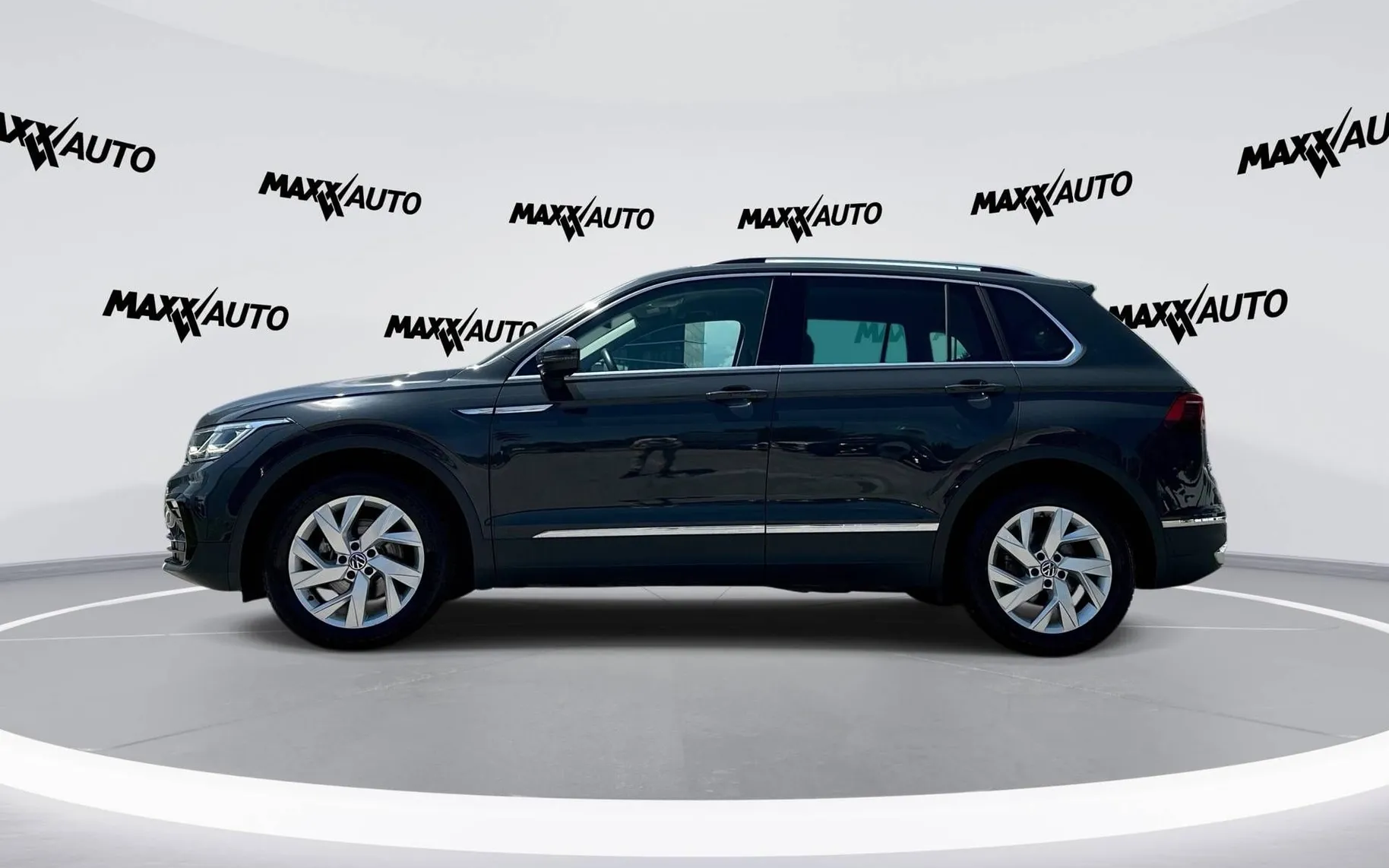 Notranja slika - Volkswagen Tiguan - 2.0 TDI BMT Elegance DSG VIRTUAL ACC KAMERA - 8