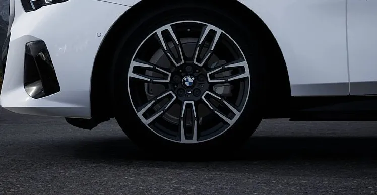Zunanja slika - BMW Serija 5 - : 520d xDrive  AT  M SPORT POSEBNA PONUDBA NAROČILO - 3
