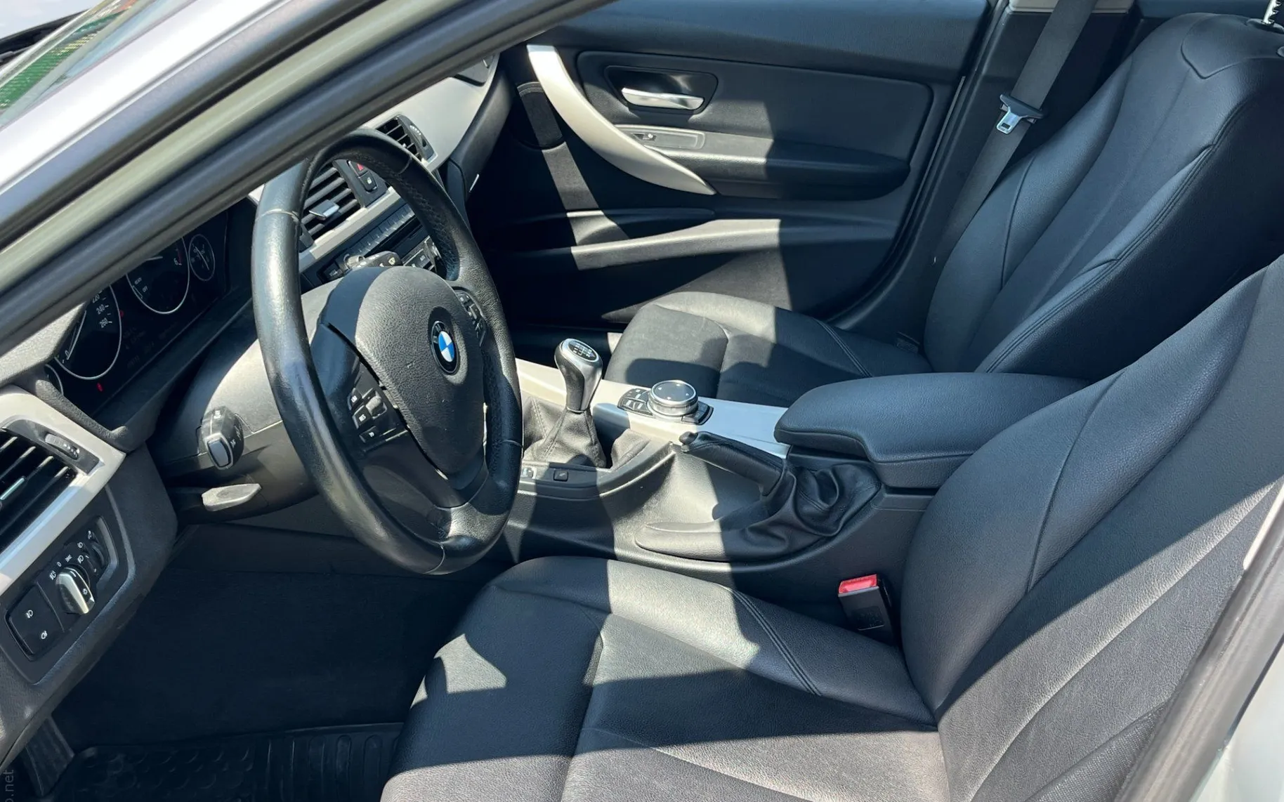 Zunanja slika - BMW Serija 3 - 318d xDrive Touring NAVI. 2X PDC. TEMPOM - 15