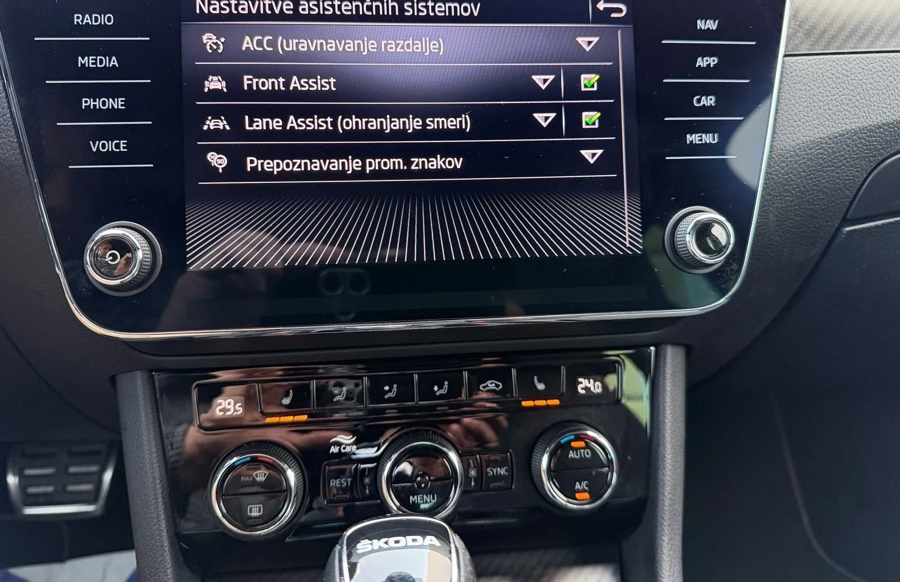 Zunanja slika - Škoda Superb - 2.0 TDI Sportline Combi DSG 147kW-Matrix-Kamera... - 14