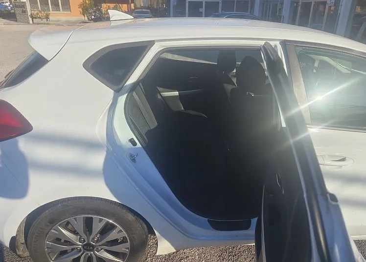 Zunanja slika - KIA Ceed - Benc. 1.4 CVVT LX Champion Navi 6M T - 9