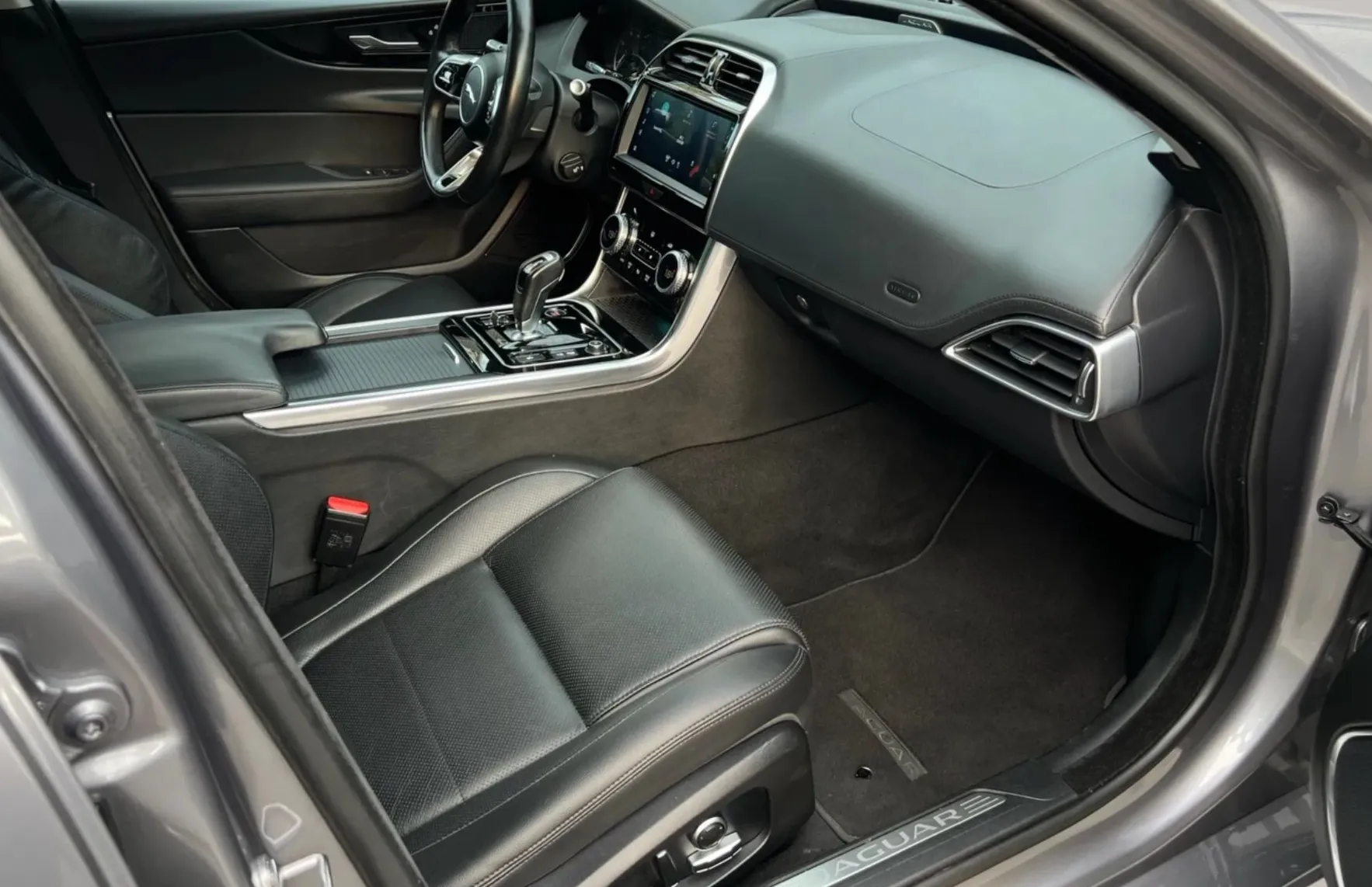 Zunanja slika - Jaguar XE - 2.0 D180  Avt. od 1 lastnika 1 letna garancija - 11