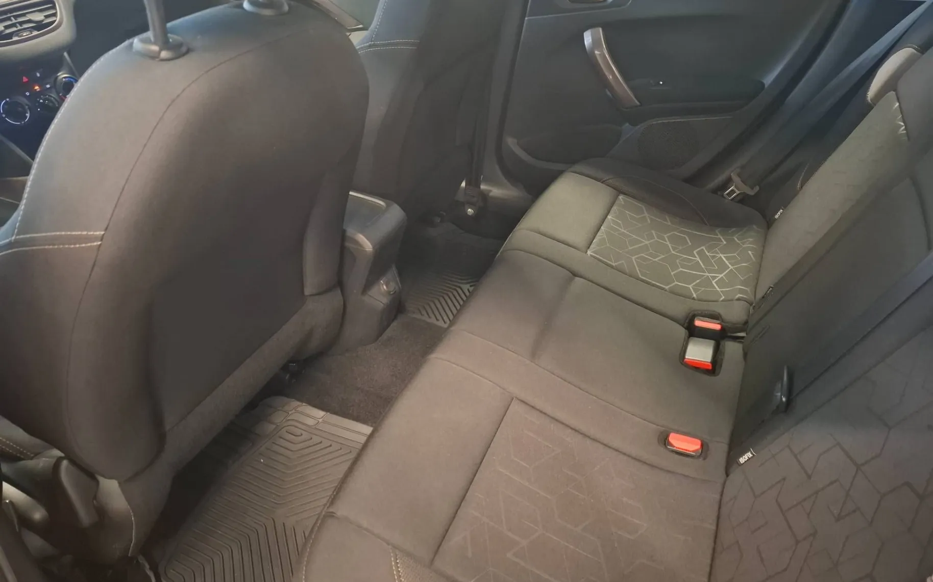 Notranja slika - Peugeot 2008 - Active 1.4 HDi NAVI-PDC-TEMPOMAT-BREZ POLOGA- - 8