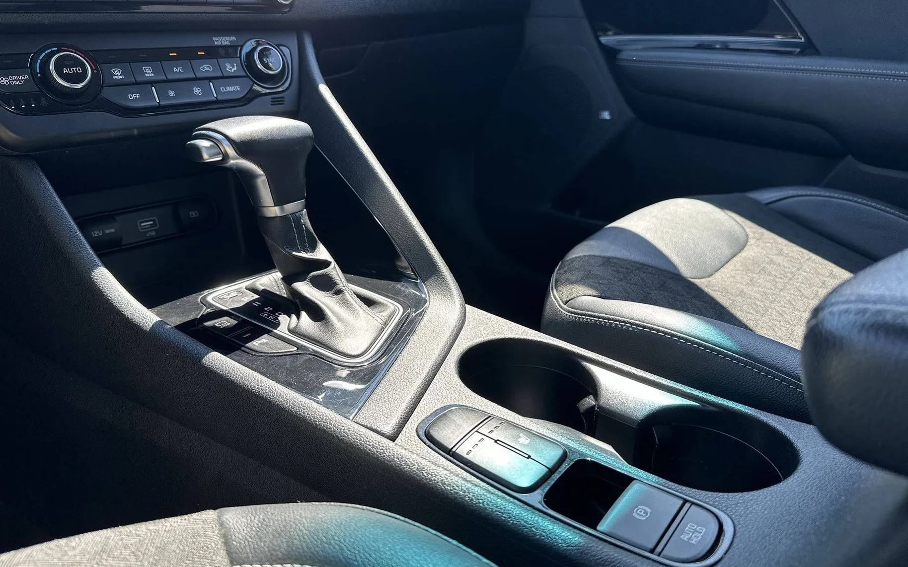 Notranja slika - KIA Niro - 1.6 HEV DCT - 20