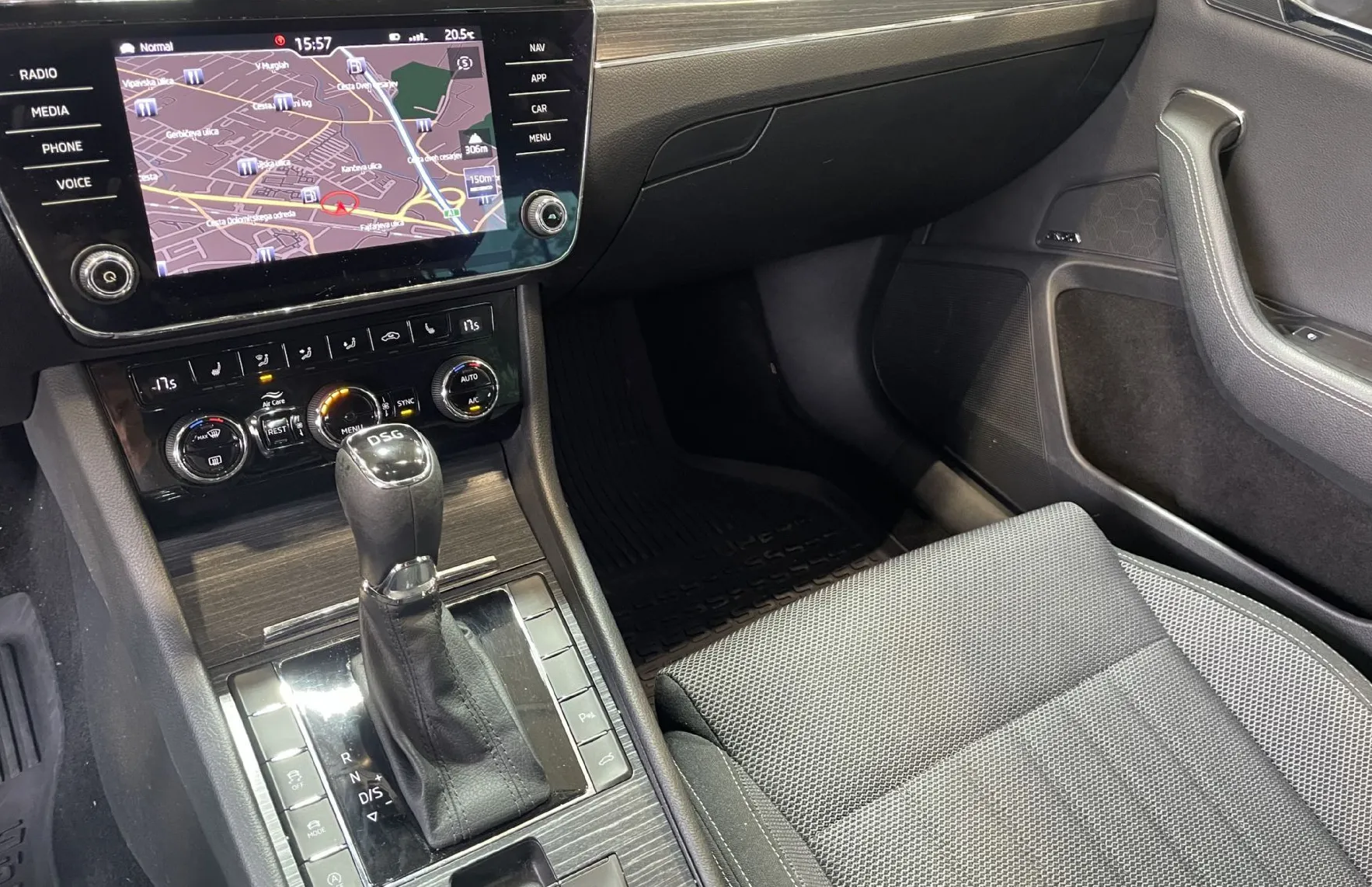 Zunanja slika - Škoda Superb - SLO-NAVIGACIJA-VIRTUAL-MEMORY-RADAR-ALU19-KAMERA - 10