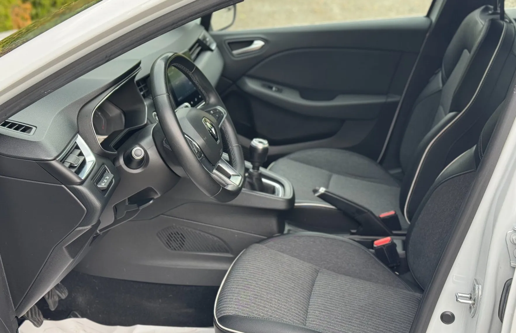 Zunanja slika - Renault Clio - TCe 90 Intens - vlečna kljuka - 10