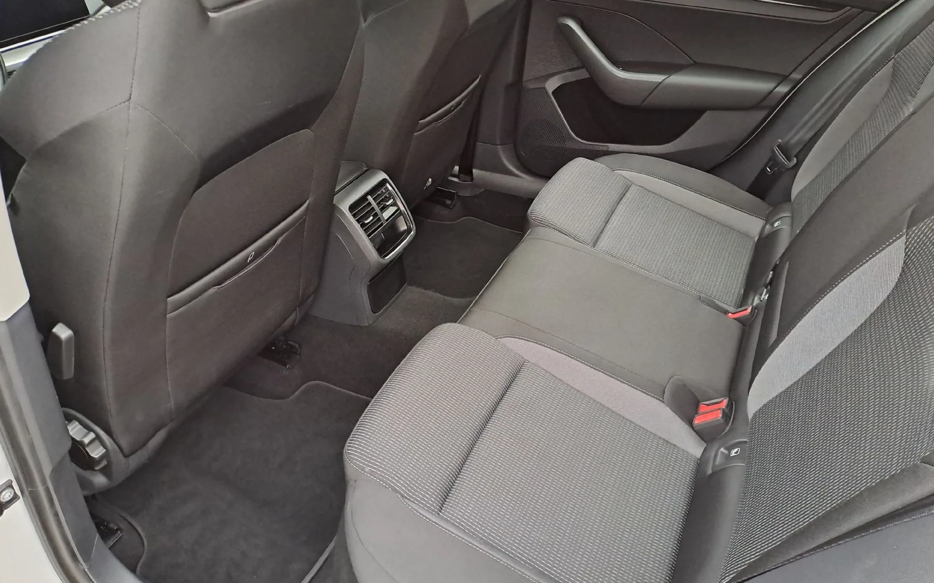 Zunanja slika - Škoda Octavia - 2.0 TDI Ambition DSG 85 kW - 5