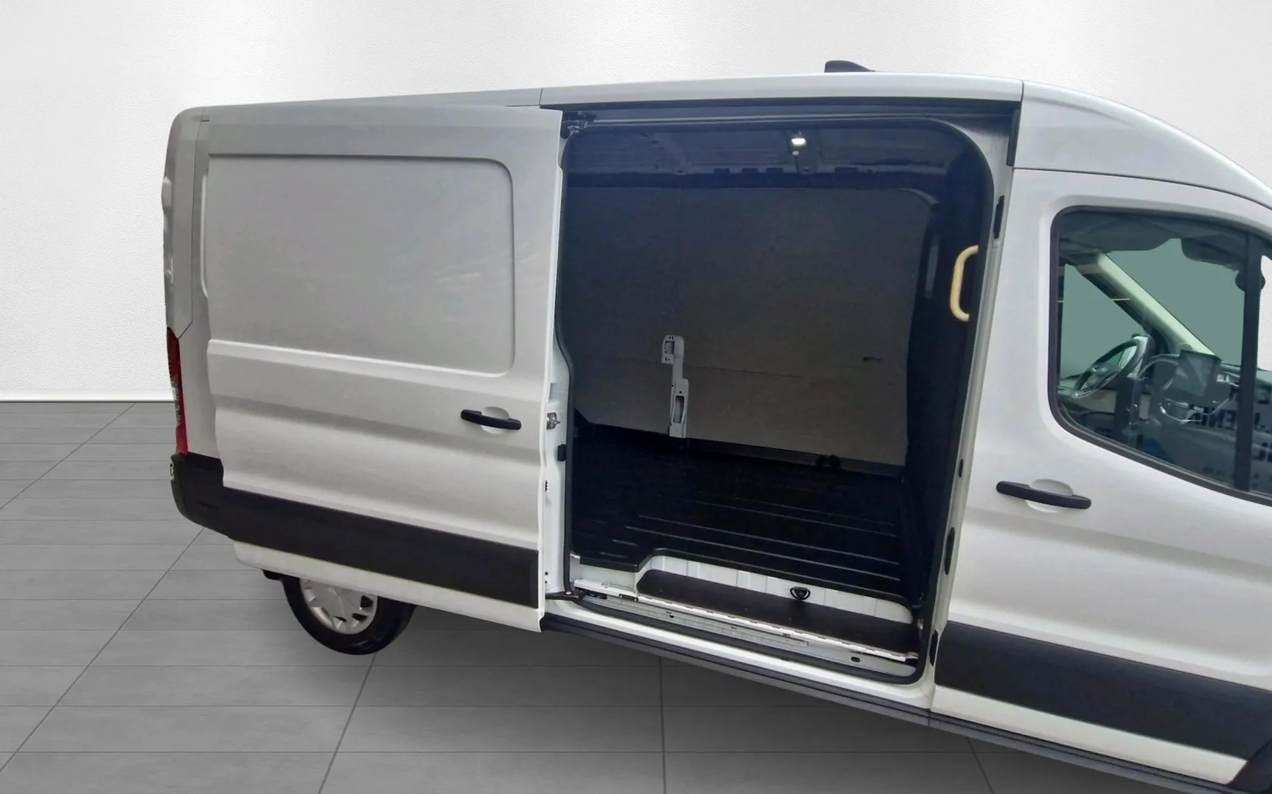 Zunanja slika - Ford Transit - Furgon TREND elektromotor 135kW 184KM -SLO - 8