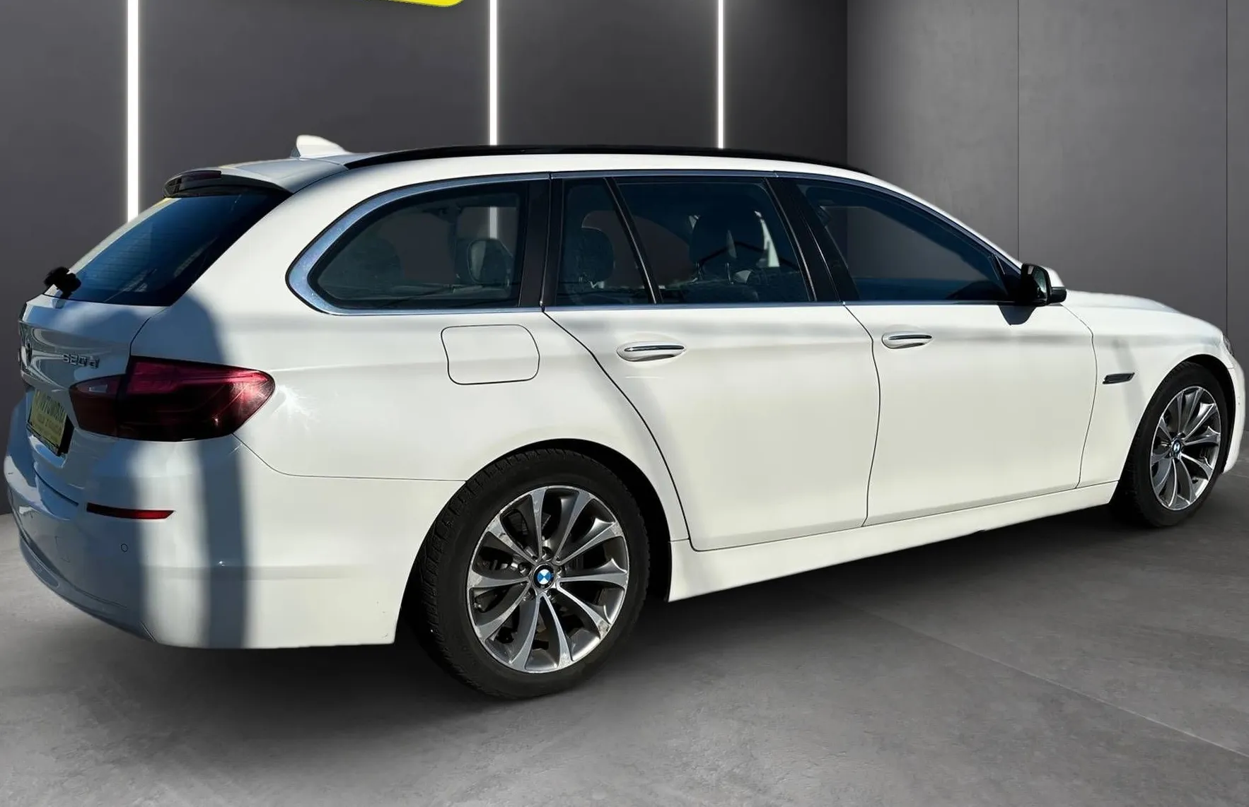 Zunanja slika - BMW Serija 5 - Touring: 520d LED NAVI TEMP HI-FI USNJE PDC FACELIFT TOP - 9