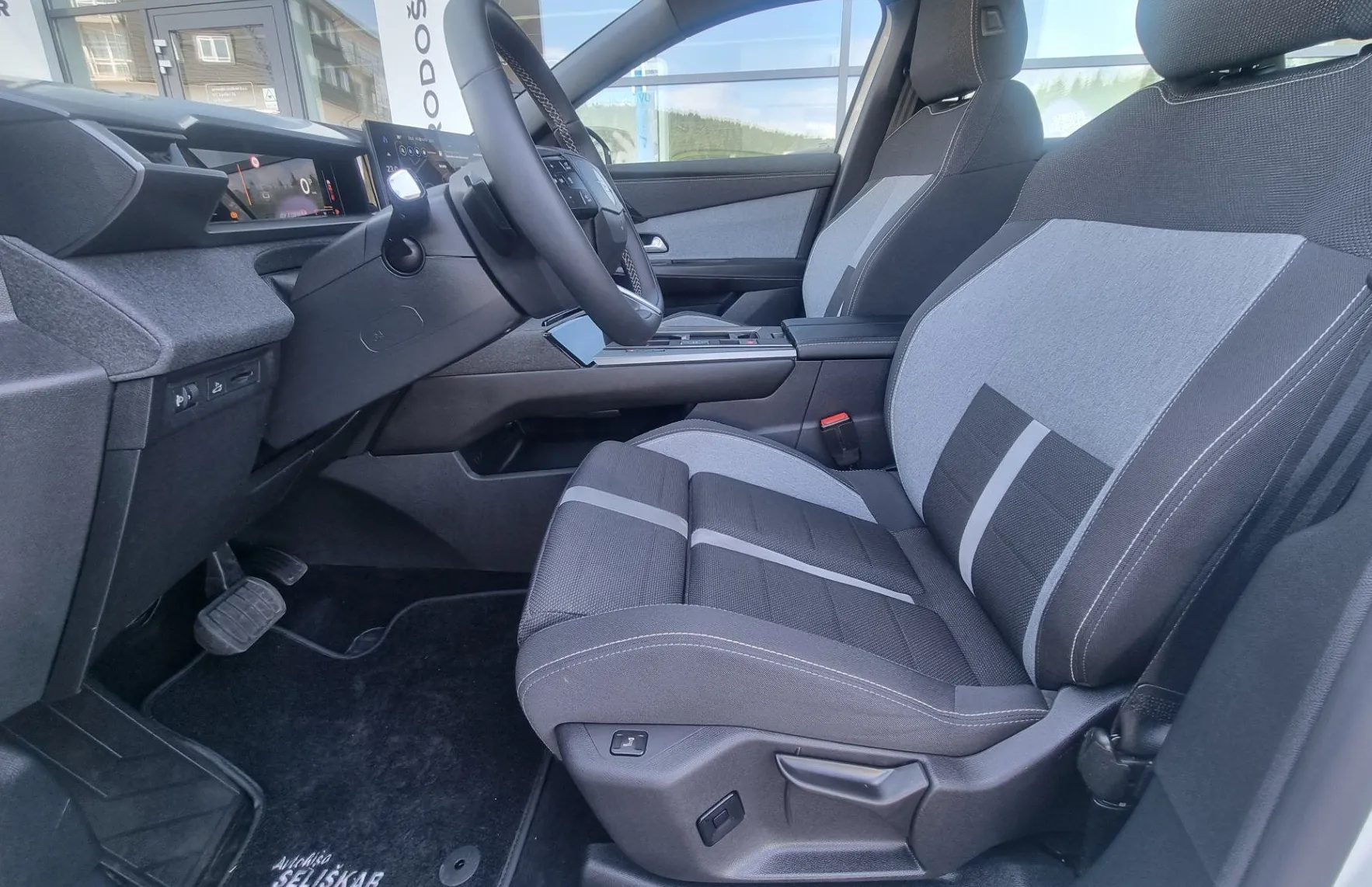 Zunanja slika - Opel Grandland - 1.2 MHEV Avtomatik - SAMO 28.780km - TOP OPREMA - 12