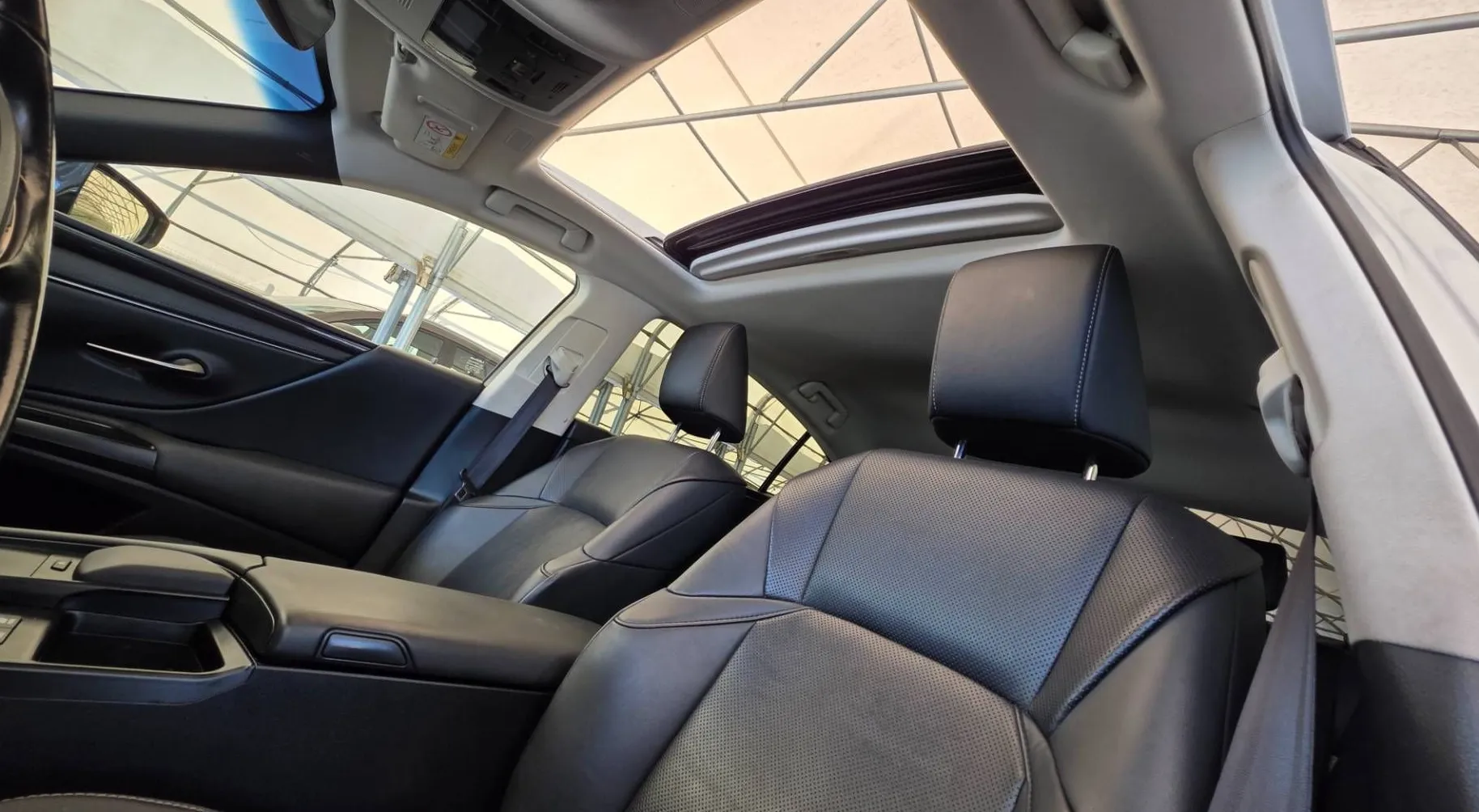 Notranja slika - Lexus ES - 300h Executive Avt.Redno servisiran - 11