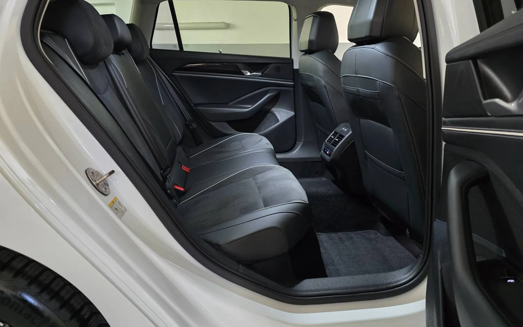 Notranja slika - Volkswagen Passat Variant - 1.5 eTSI BMT Business DSG- LED.360kam.memory.asist - 20