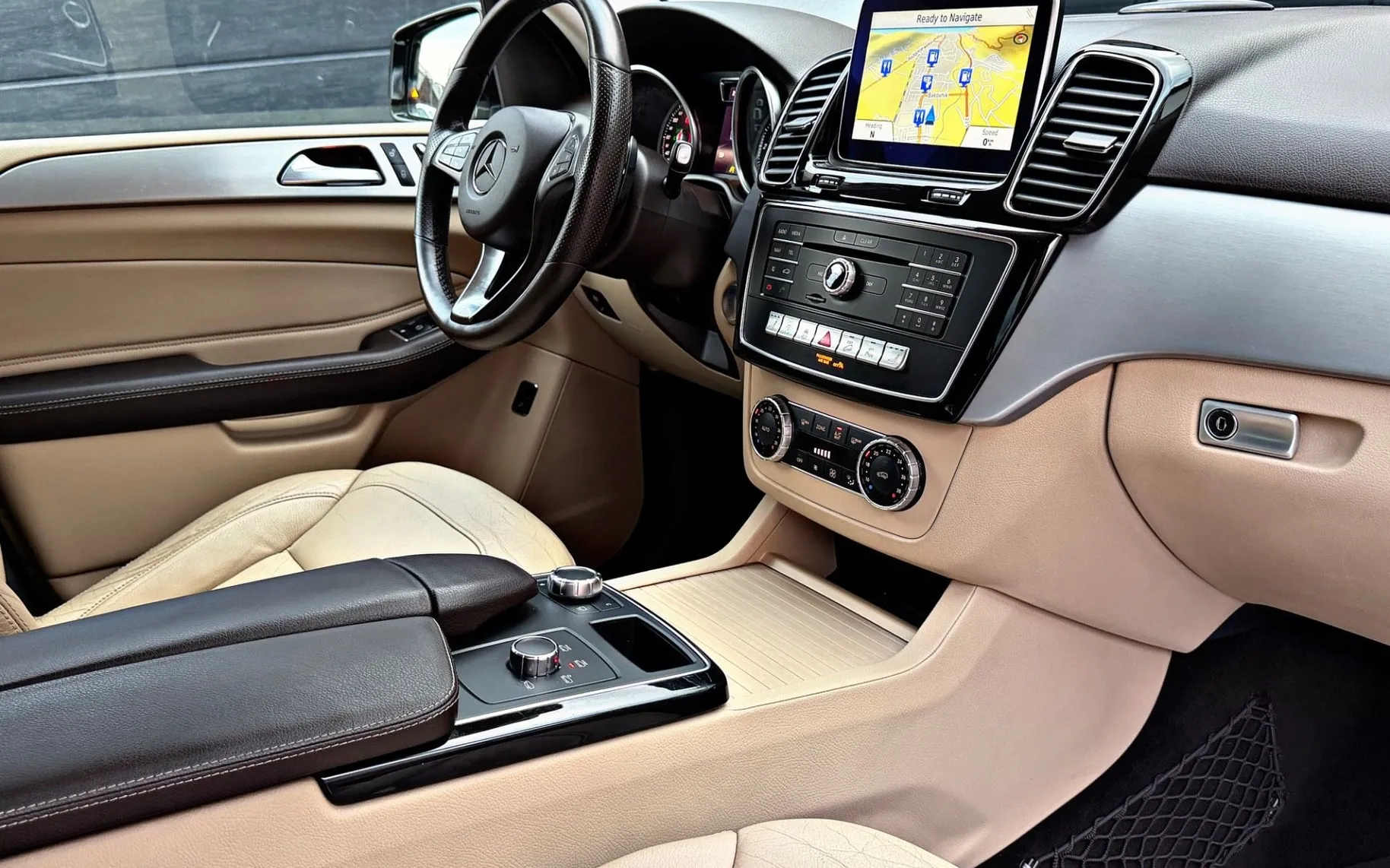 Notranja slika - Mercedes-Benz GLE-Razred - GLE 250 d 4MATIC AVT•NAVI•LED•20COL AMG•ODLIČEN... - 9