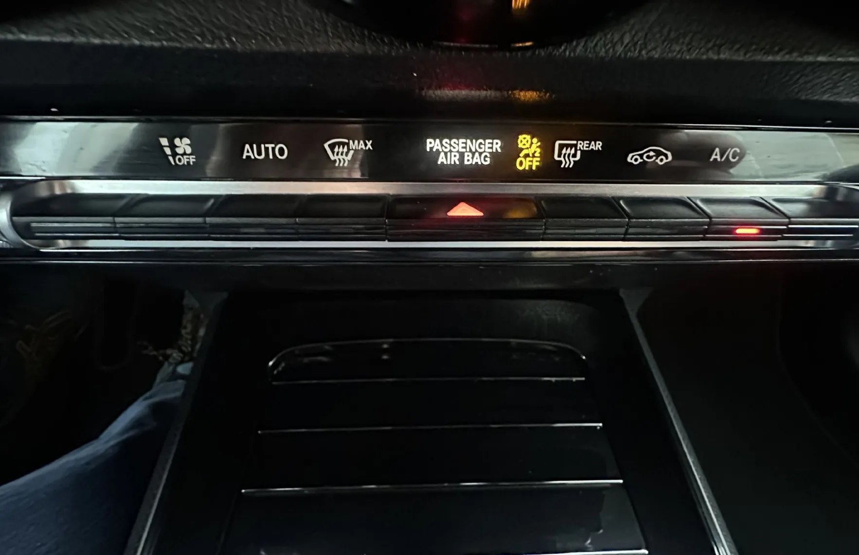 Zunanja slika - Mercedes-Benz GLB-Razred - GLB 200 d.KAMERA.USNJE.ACC.LED.NAVI.SAMO 137.000KM - 14