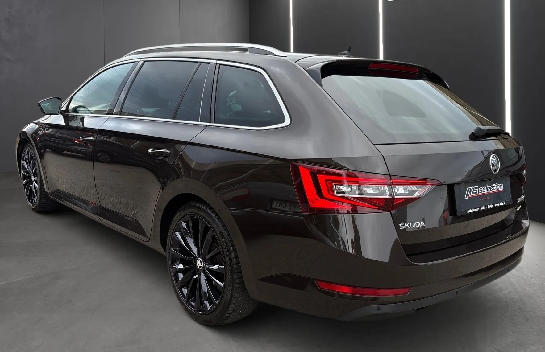 Zunanja slika - Škoda Superb - 2.0 TDI L K Combi DSG 4X4 ... - 4