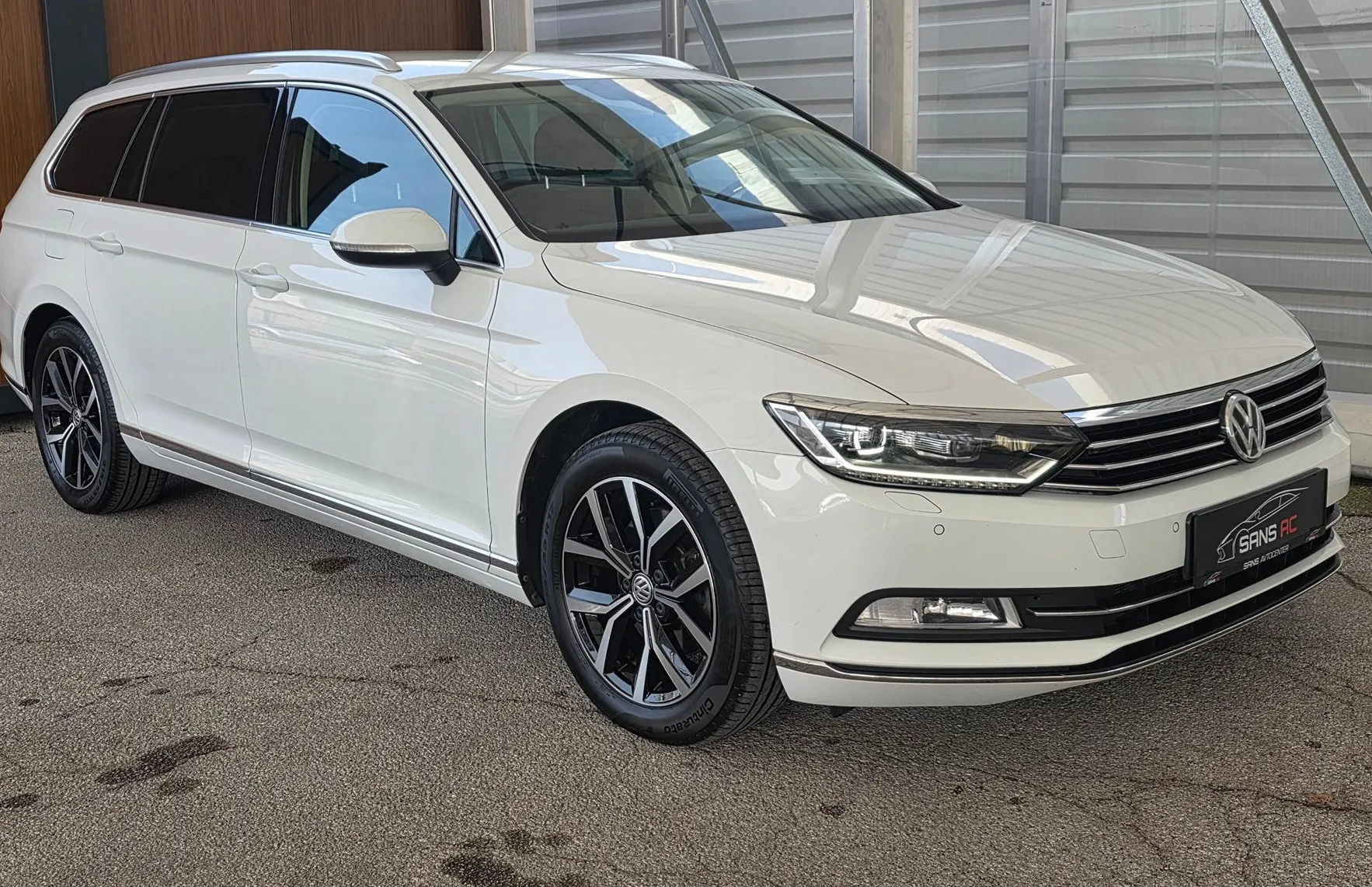 Zunanja slika - VW Passat - Variant 2.0 TDI - DSG - MRTVI KOT - LIN7 ASSIST - FUL LED - 1