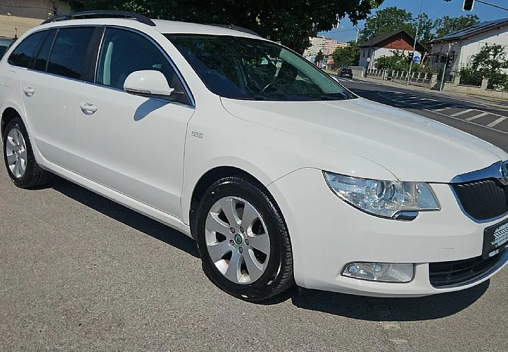 Zunanja slika - Škoda Superb - Combi 2.0 TDI 140ks °2-LASTNIK°  °TEMPOMAT° °PDC° - 4
