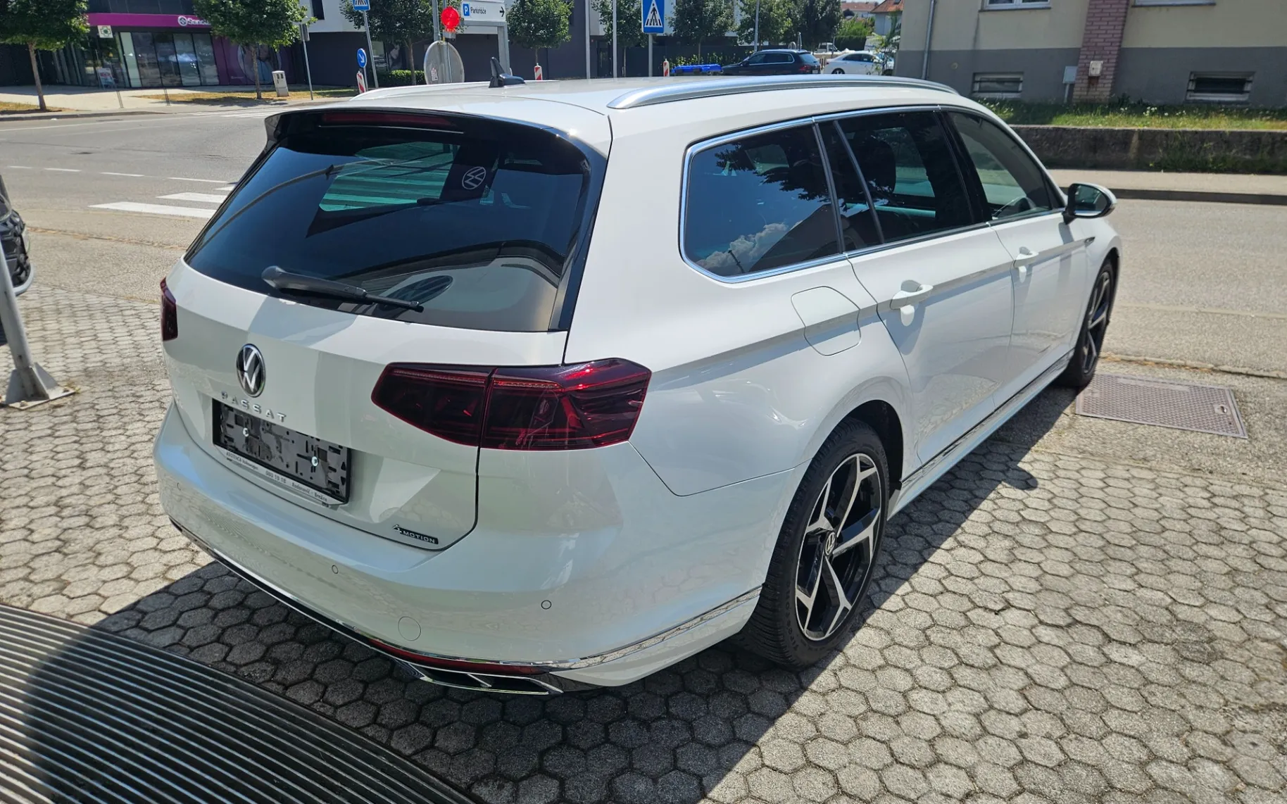 Zunanja slika - Volkswagen Passat - 4motion 2.0 TDI DSG R-Line - 3