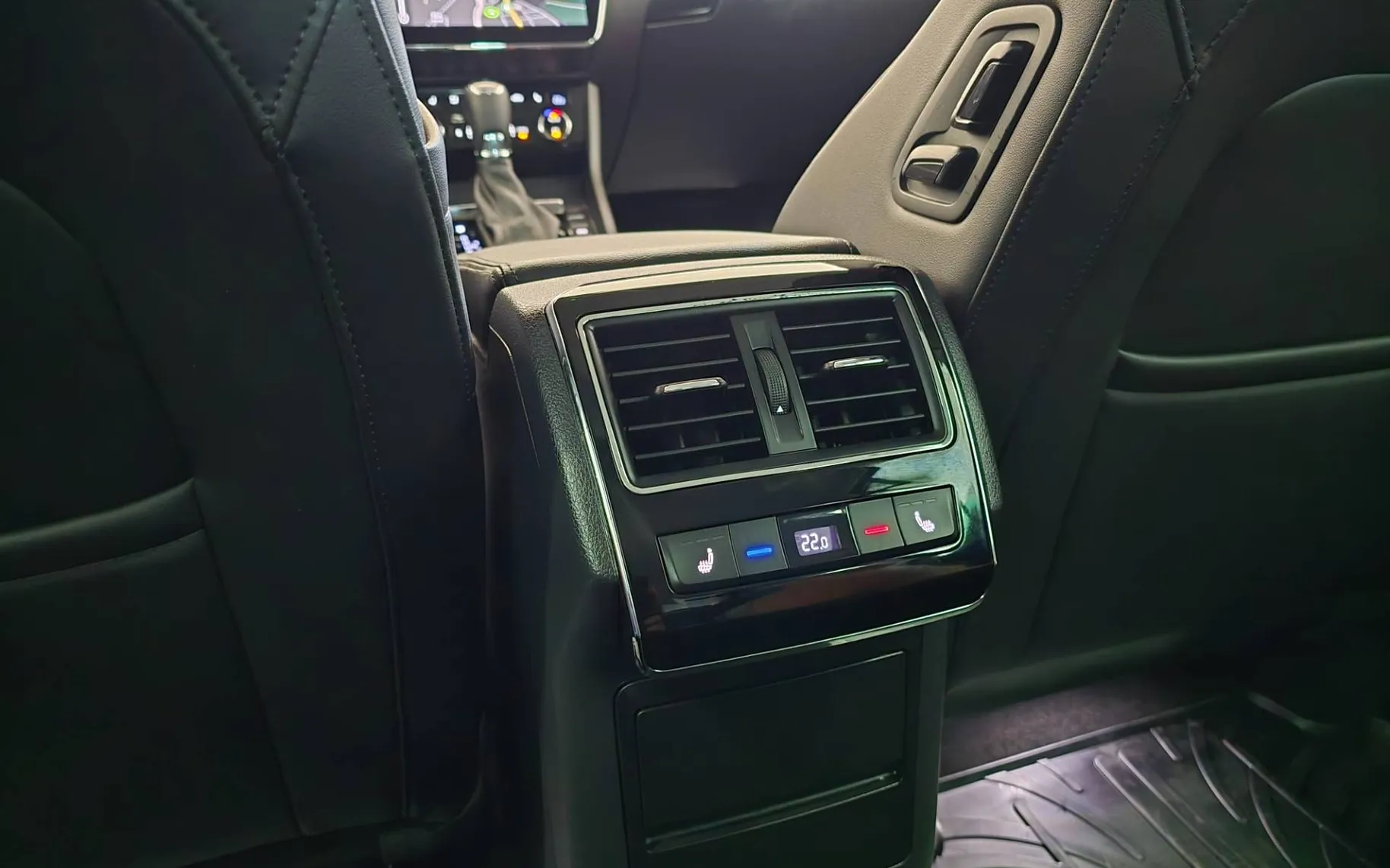 Notranja slika - Škoda Superb - Combi 2.0 TDI Style DSG - Matrix.360kam.DCC.Canton - 12