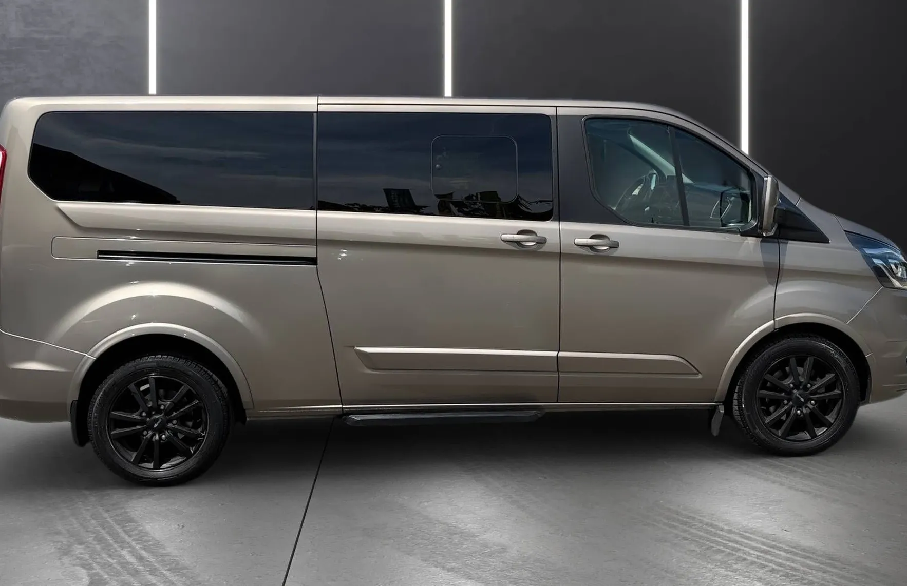 Zunanja slika - Ford Tourneo - Custom 2.0 TDCI L2 H1 FUL LED NAVI TEMP PDC GR.SEDEŽEV - 8