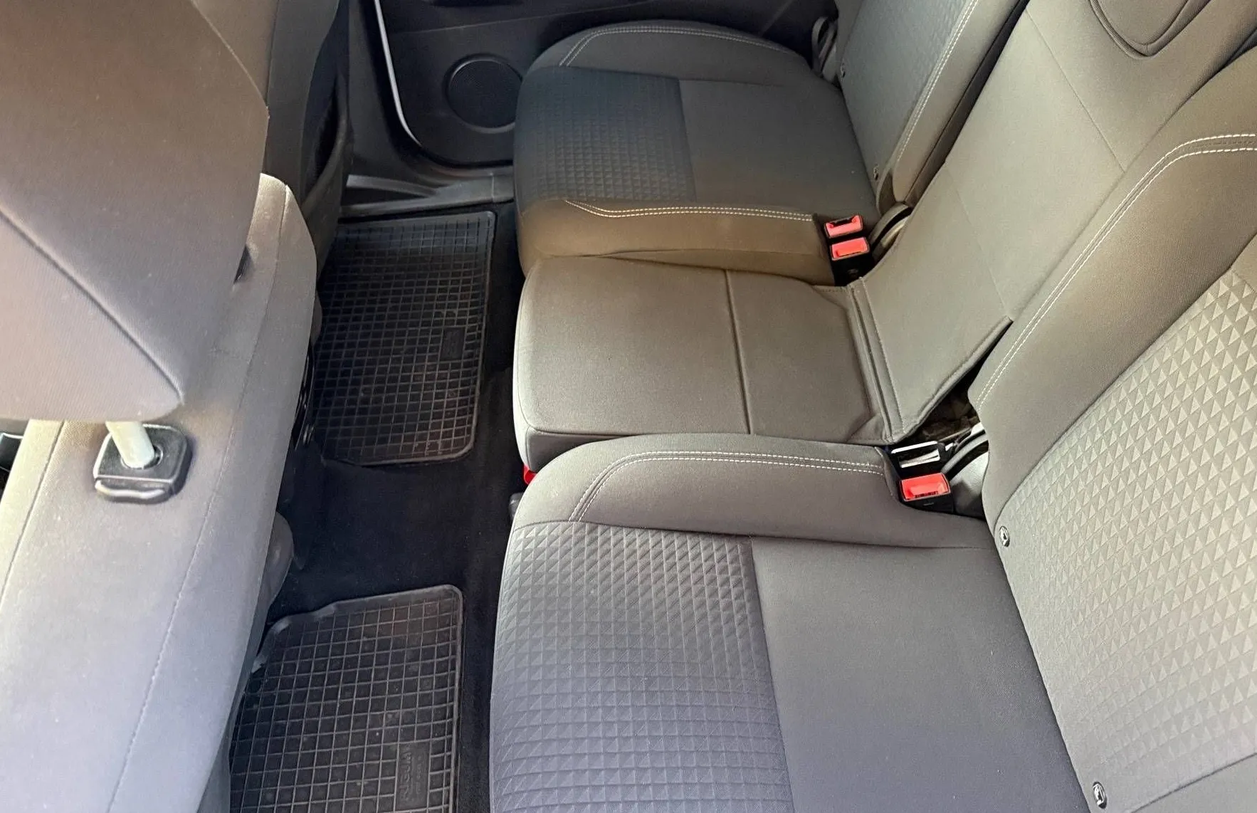 Zunanja slika - Ford Grand C-Max - 1.5 TDCi 1.LASNTIK SLO AVTO NAVI PDC - 17