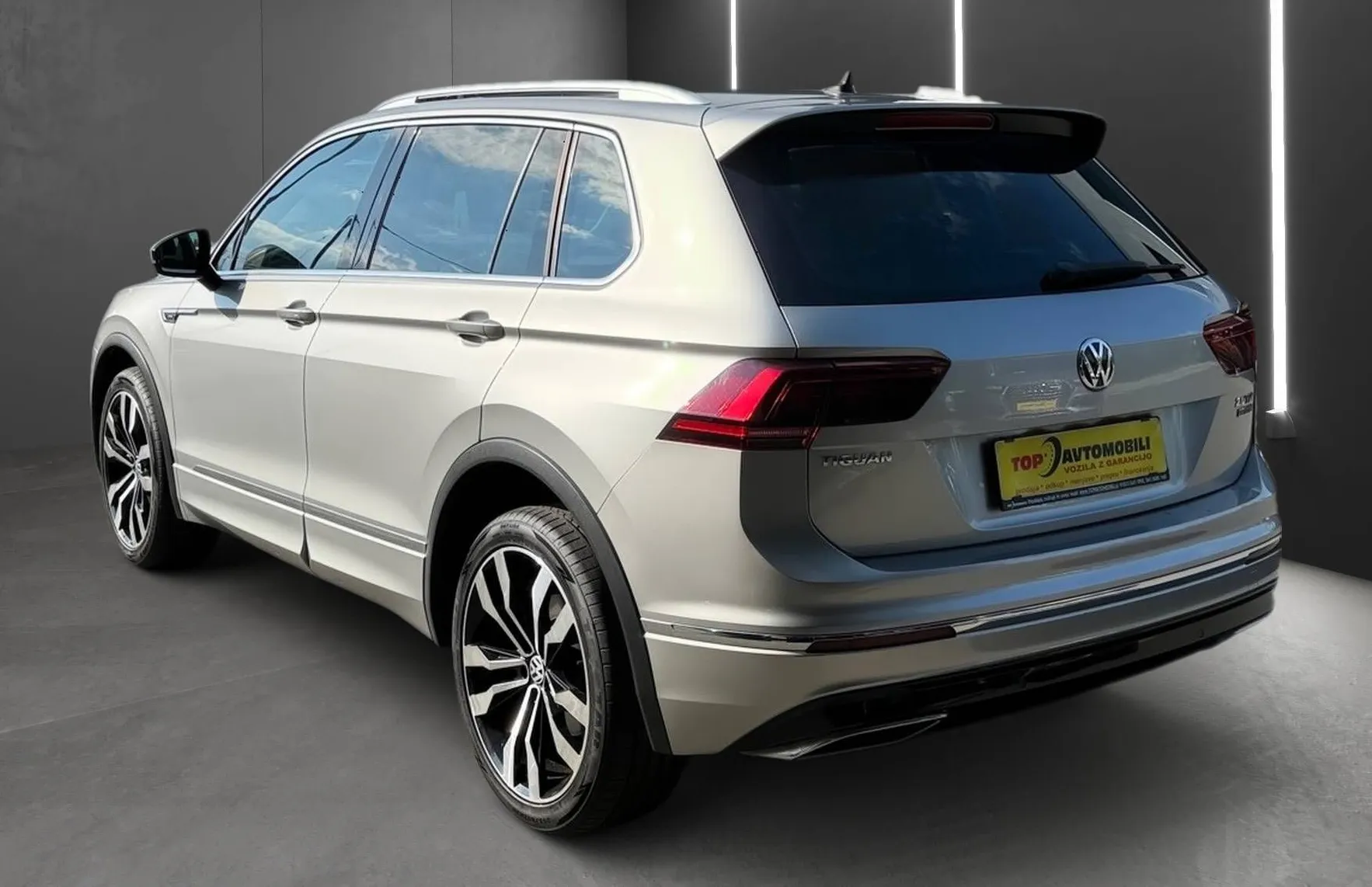 Zunanja slika - VW Tiguan - 2.0 TDI 3x R- LINE 4x4 ACC MEMORY NAPA USNJE TOP.. - 4