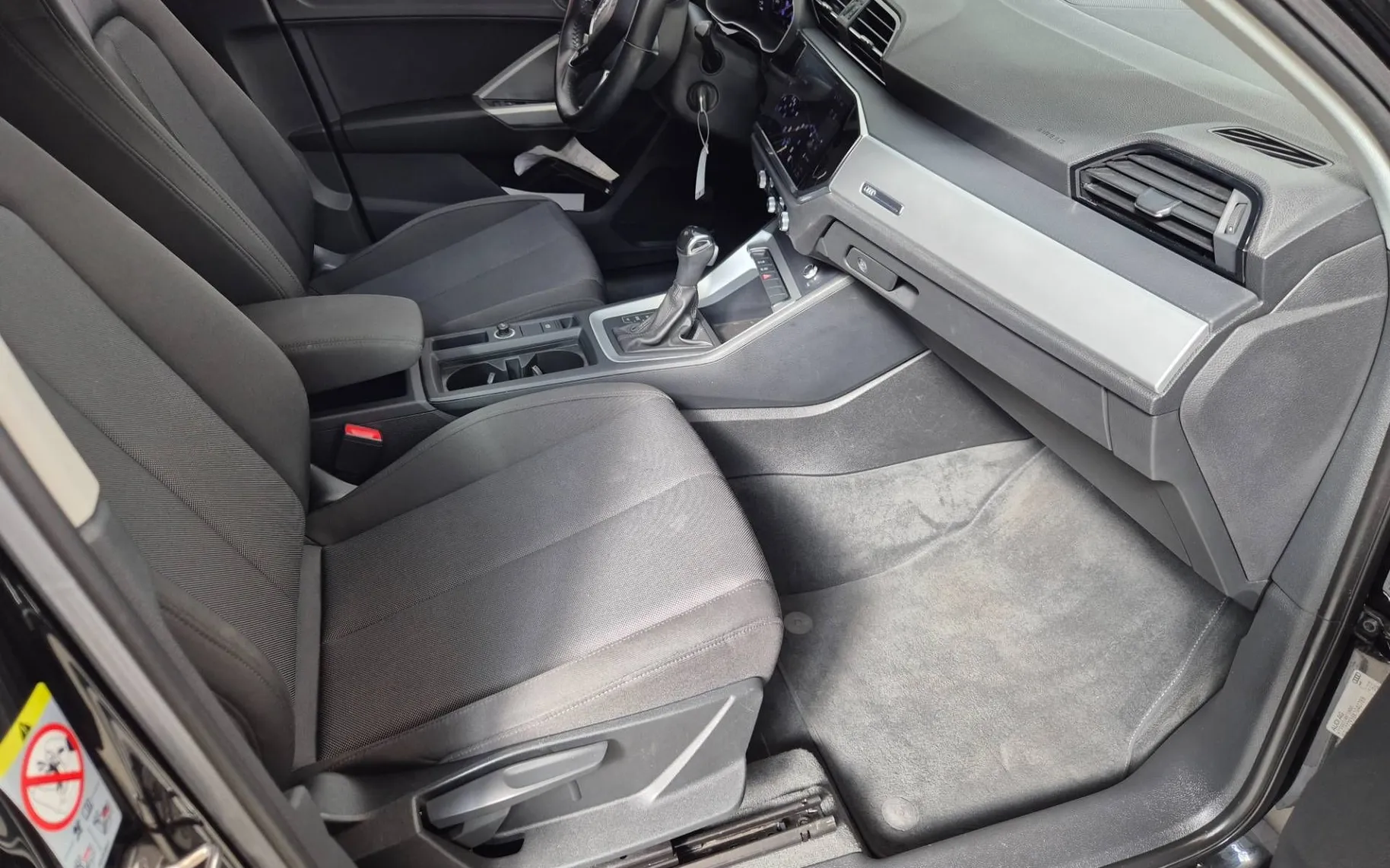 Notranja slika - Audi Q3 - 35 TFSI S tronic 110 150 ODLIČEN SUPER PRILOŽNO - 8