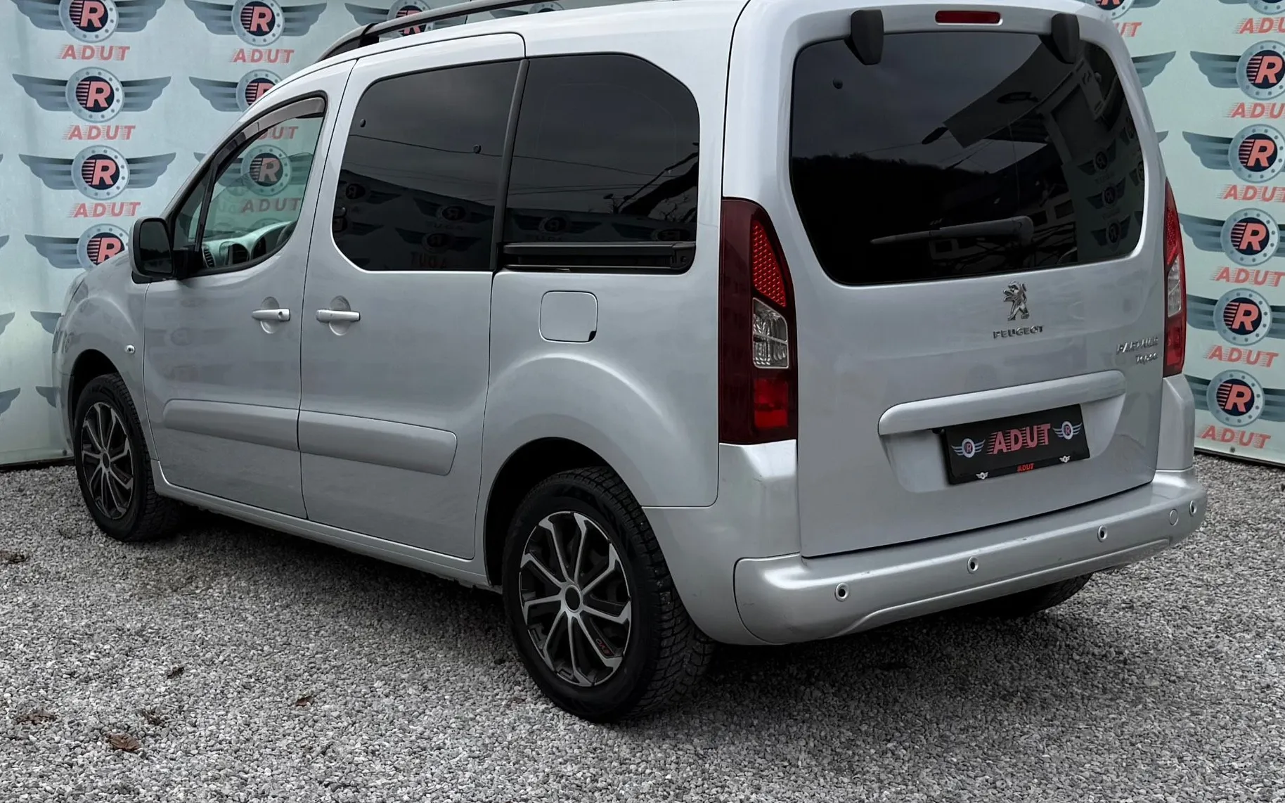 Zunanja slika - Peugeot Partner - 1.6HDi|NOVE ZIMSKE GUM|CAM|PARKSENZ|GRETJ.SEDEŽEV| - 4