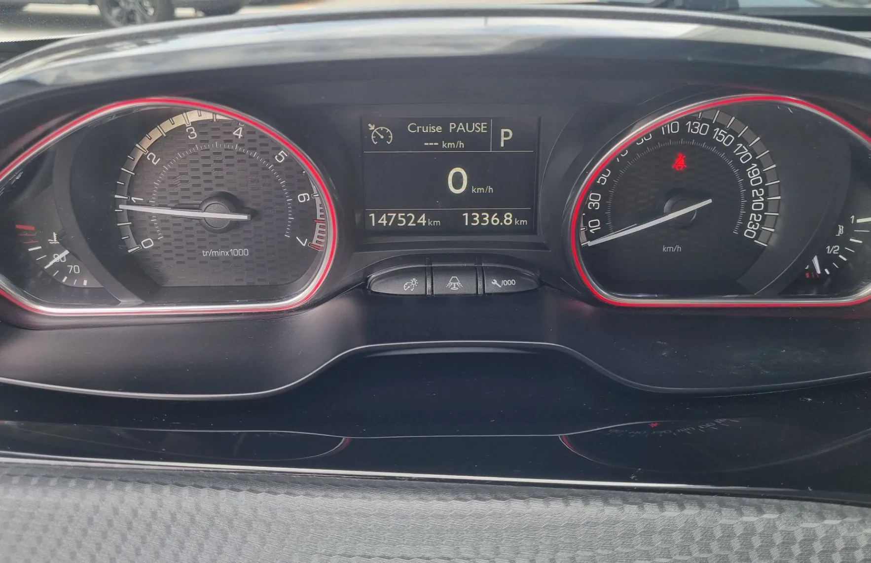 Zunanja slika - Peugeot 2008 - 1.2PT 110 GT Line AVTOMATIK + POTRJENA SERVISNA - 17