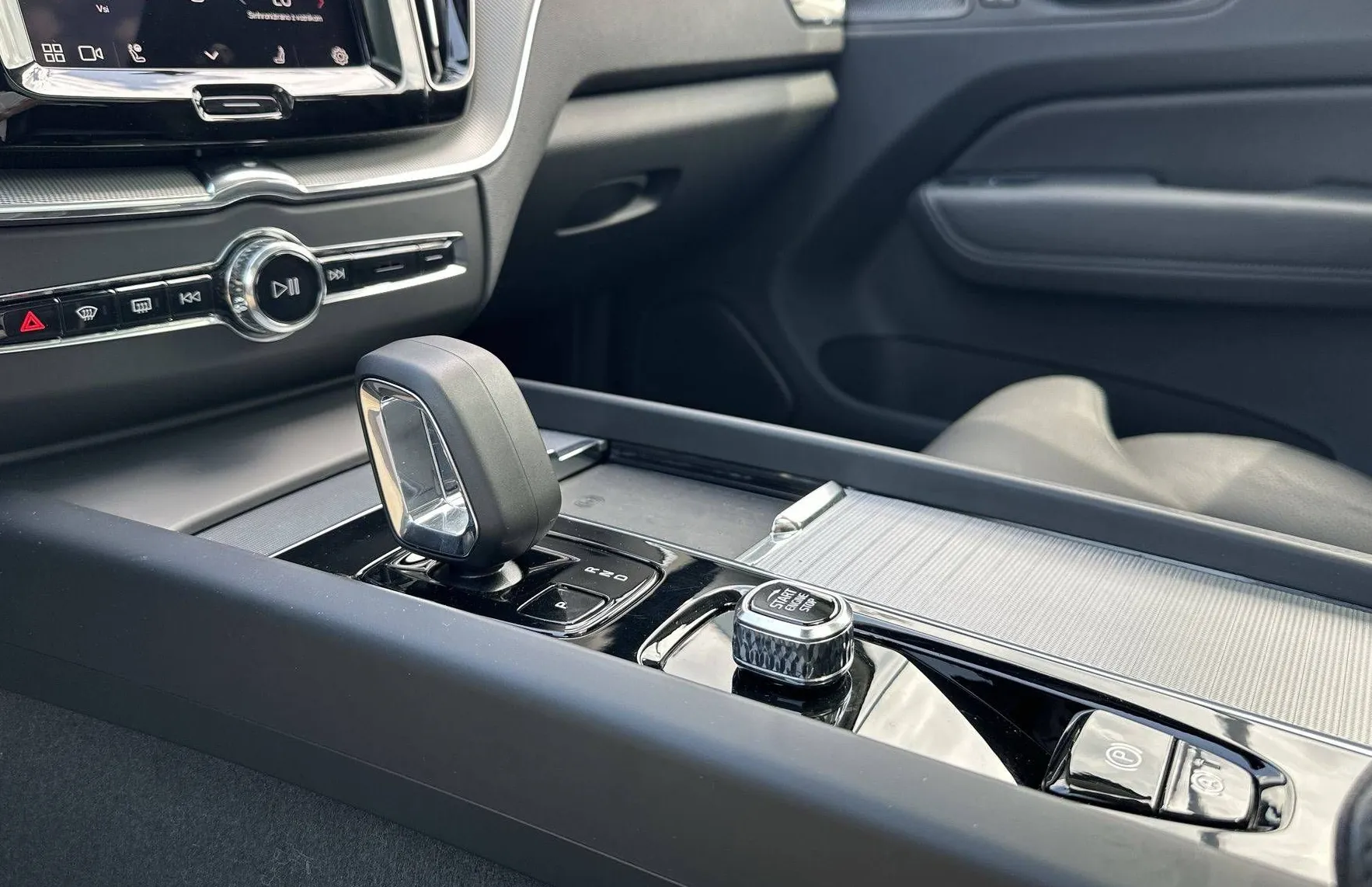 Zunanja slika - Volvo XC60 - B5 P AWD Plus Dark Avt. - 20