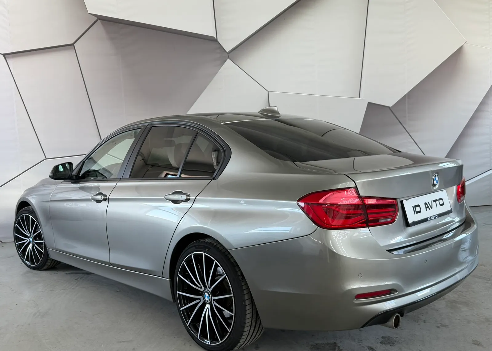 Zunanja slika - BMW Serija 3 - 318d - 3