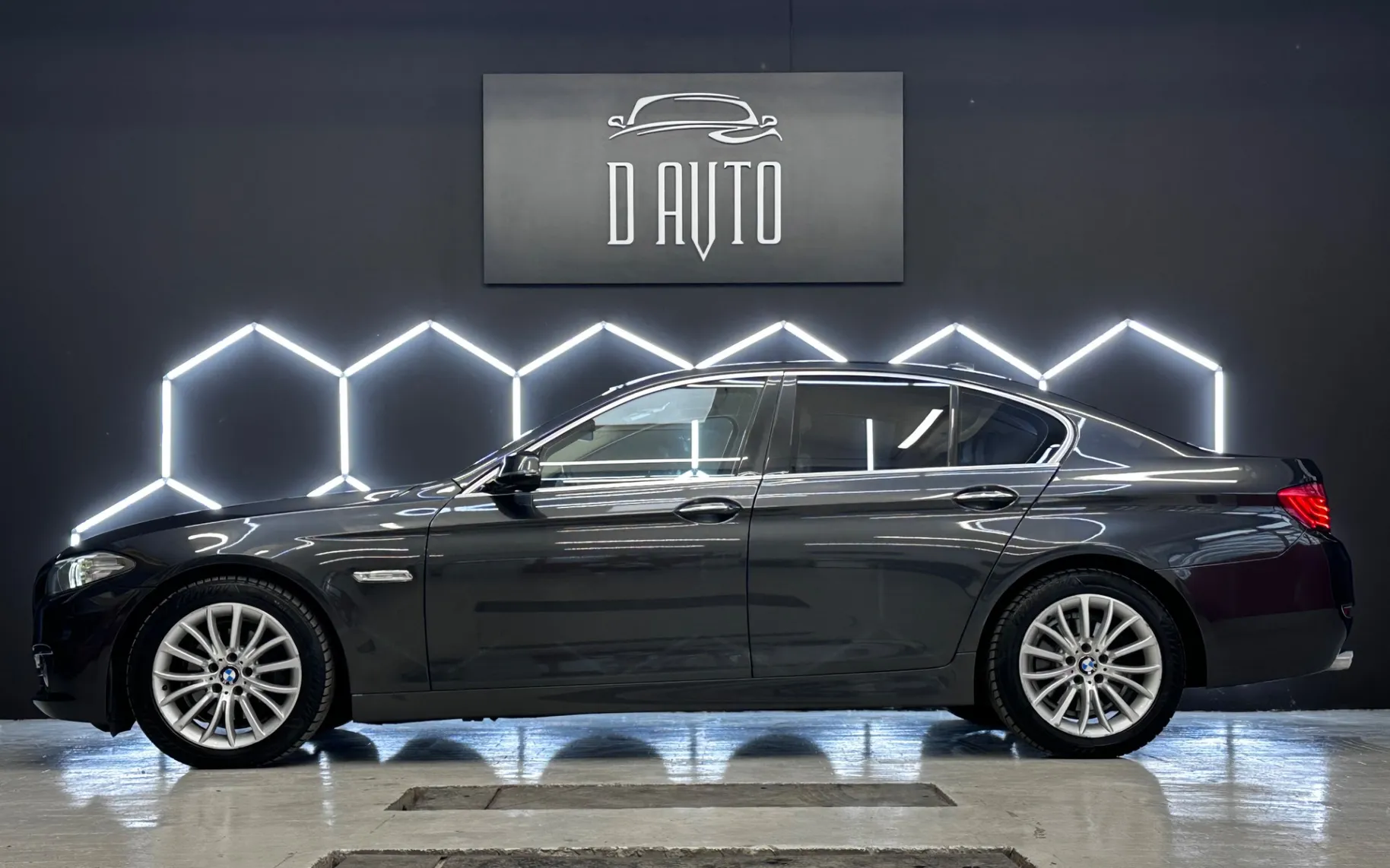 Zunanja slika - BMW serija 5: - 525d VIRTUAL+HUD+V.NAVI+MEMORY+MRTVI KOT+ACC+L.AS. - 4
