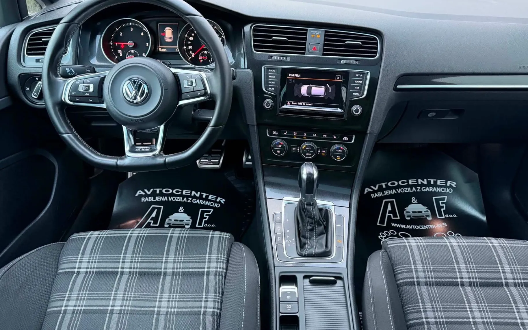 Notranja slika - Volkswagen Golf - 2.0 GTD-DSG-PANORAMA-LIZING ZA TUJCE-NAVI - 11