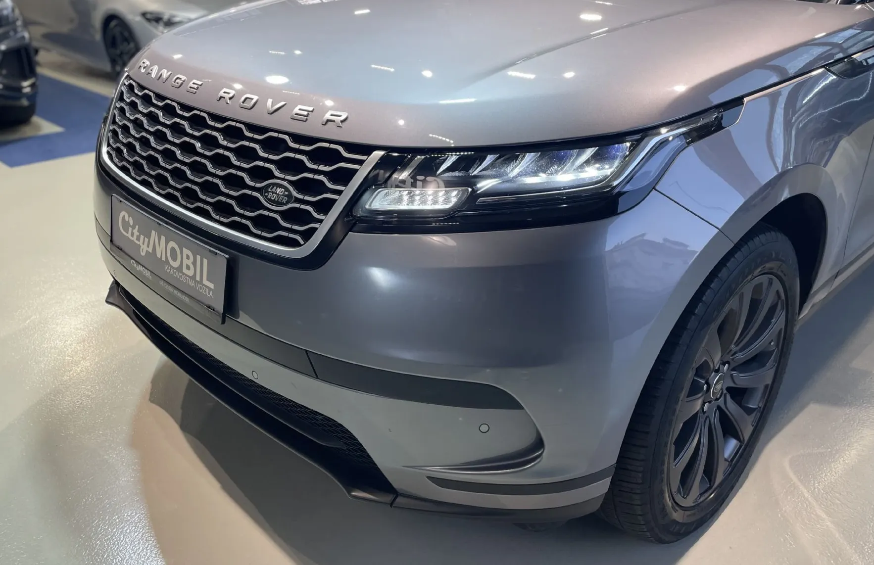 Zunanja slika - Land Rover Range Rover Velar - PANORAMA-ALCANTARA-KEYLESS-NAVI-GRETJE-RADAR-LE - 8
