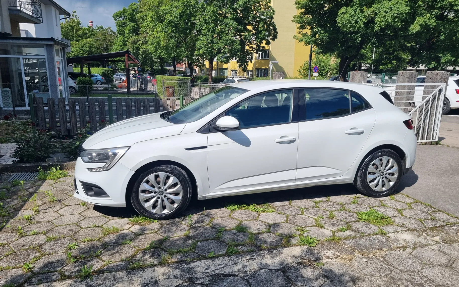 Zunanja slika - Renault Mégane - Z dvižnimi vrati zadaj - 4