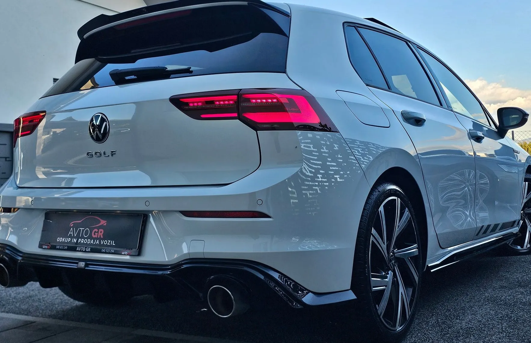 Zunanja slika - Volkswagen Golf - 1.5 eTSI ACT R-Line DSG- ŠIBEDAH-IQ LED-ŠP.IZPUH. - 10