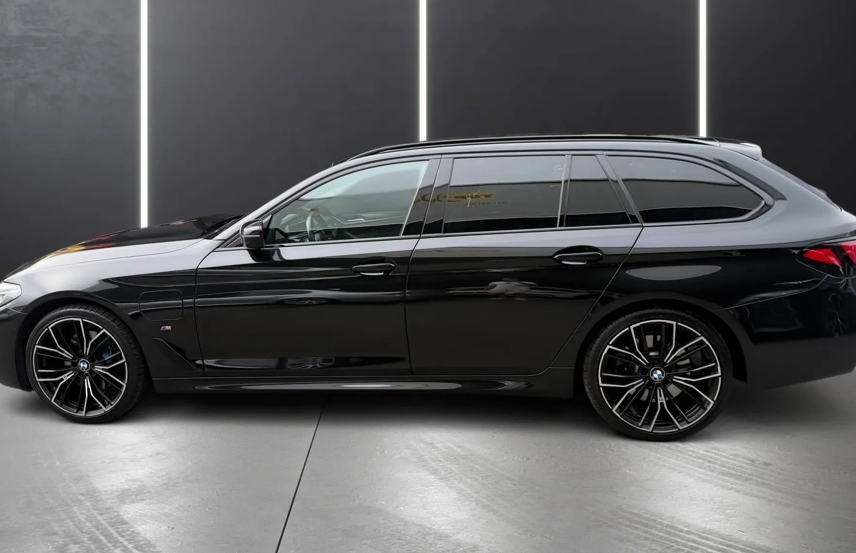 Zunanja slika - BMW Serija 5 - Touring: 520i M SPORT PAKET PANO USNJE NAVI KAMERA VIRTU - 4
