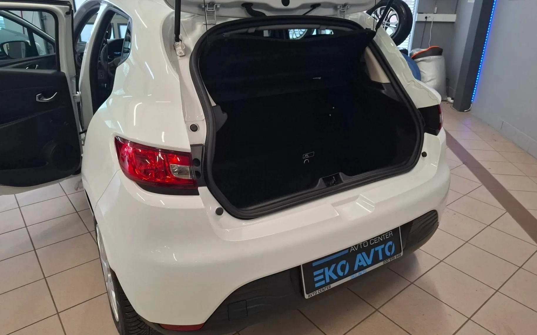 Notranja slika - Renault Clio - TCe 90 1LASTNIK-SLO VOZILO-KREDIT BREZ POLOGA - 8