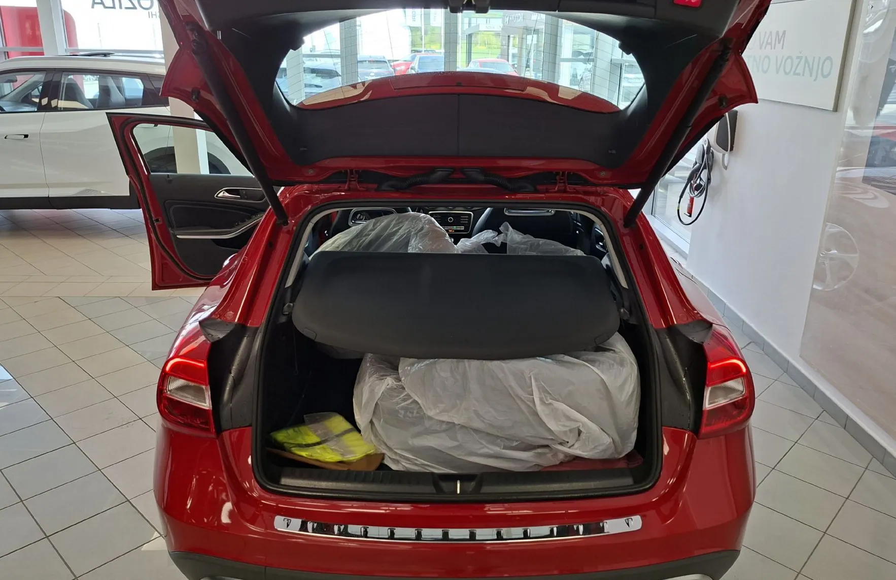 Zunanja slika - Mercedes-Benz GLA-Razred - GLA 180 URBAN - 16