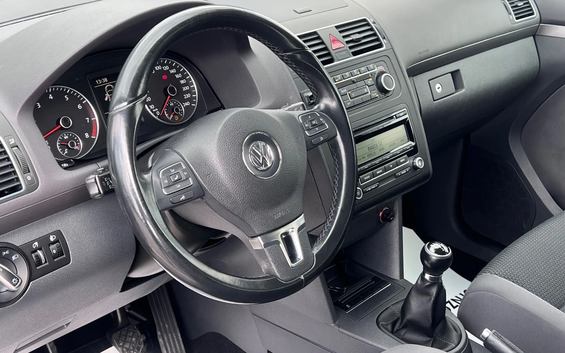 Notranja slika - Volkswagen Touran - 1.2 TSI Comfortline+PDC+TEPM+BLUETOOT - 11