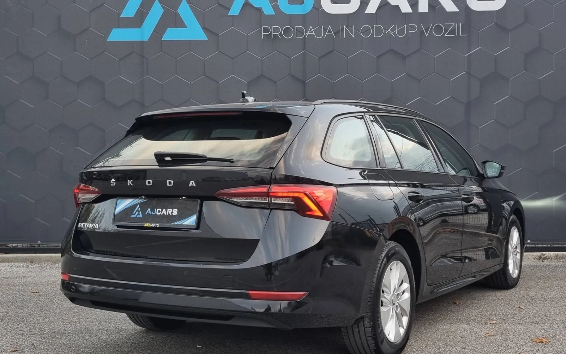 Zunanja slika - Škoda Octavia - 2.0 TDI Executive Dsg-Virtual-Led-ACC-LineAss... - 7