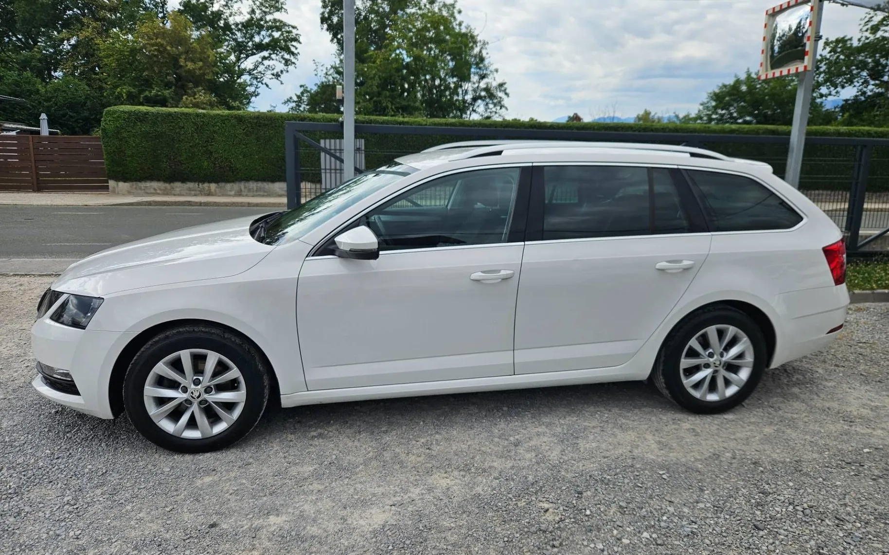 Zunanja slika - Škoda Octavia - Combi 1.0 TSI  1.LASTNIK  SLO  LED KLJUKA - 6