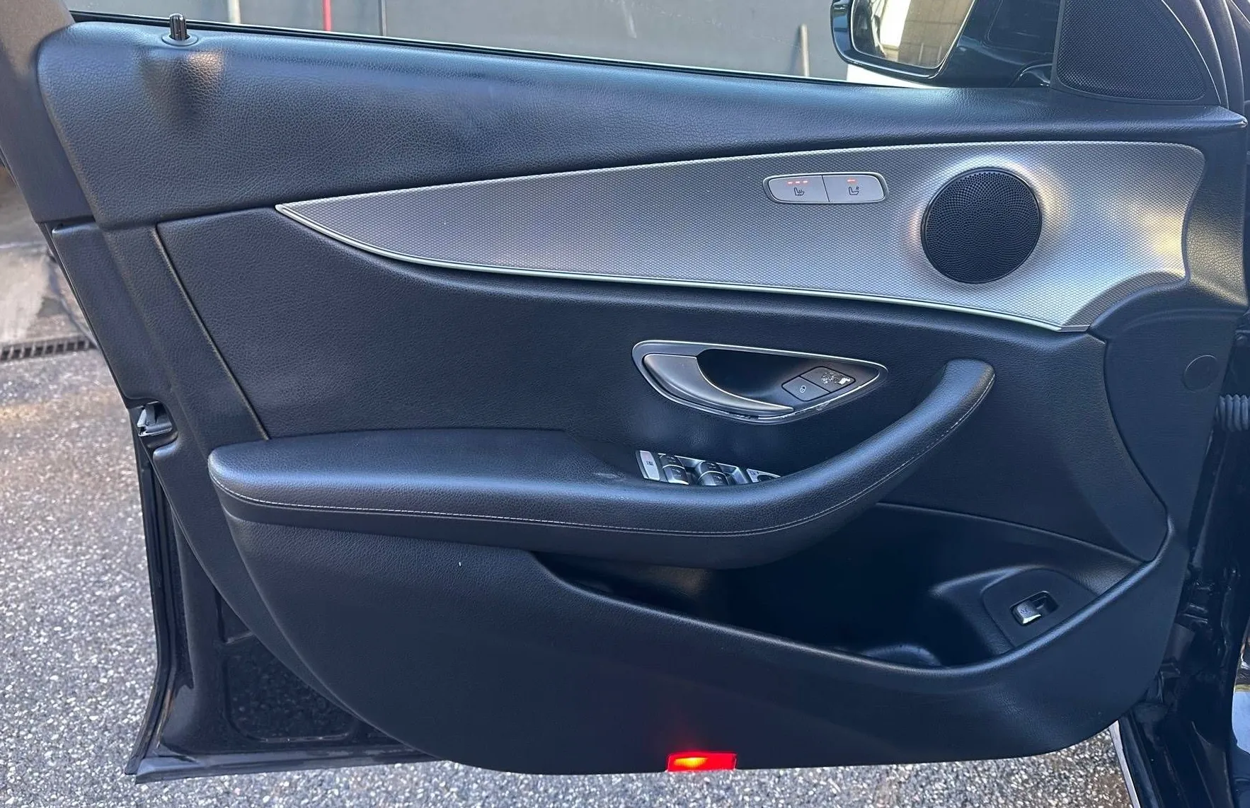 Zunanja slika - Mercedes-Benz E-Razred - E 220 d FULL LED TEMPOMAT NAVI 360 KAMERA PDC ... - 13