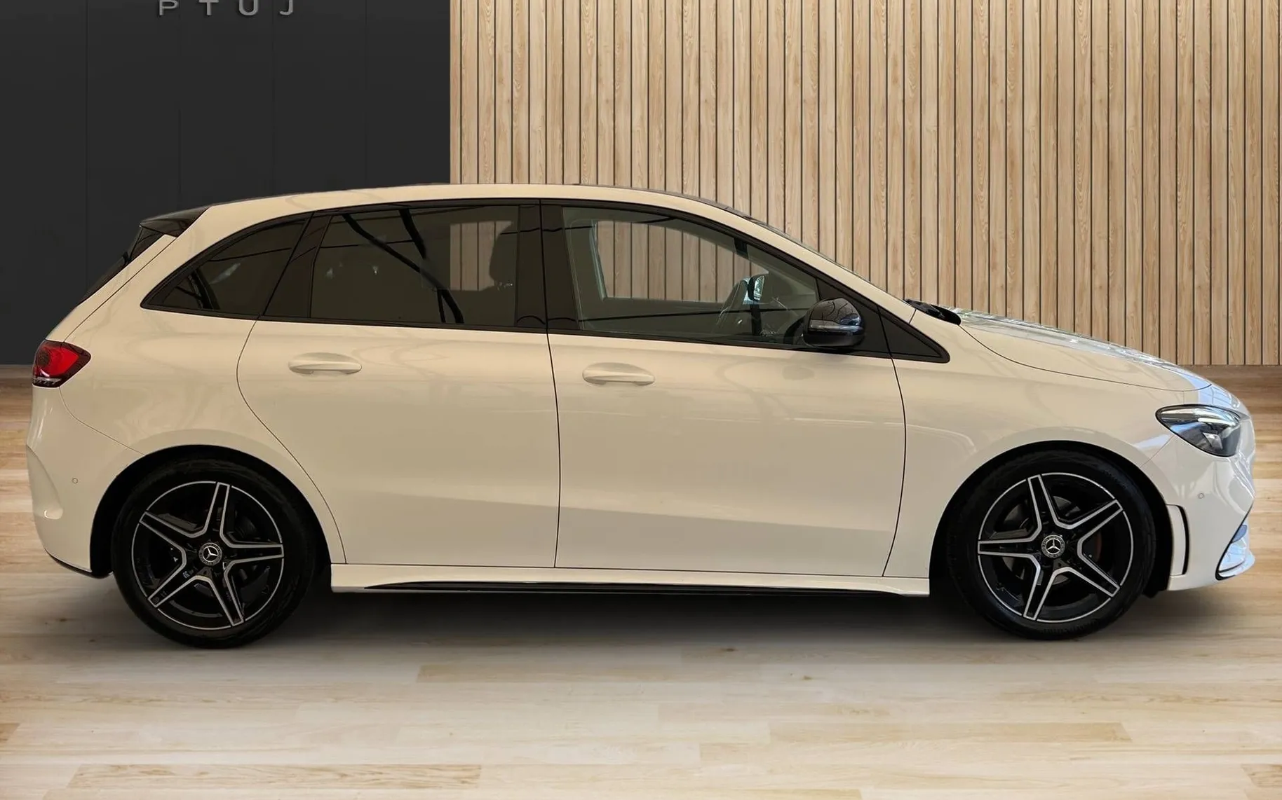 Zunanja slika - Mercedes-Benz B-Razred - B 200 d Aut•AMG Line•1LASTNIK•KAMERA•PDC•... - 4