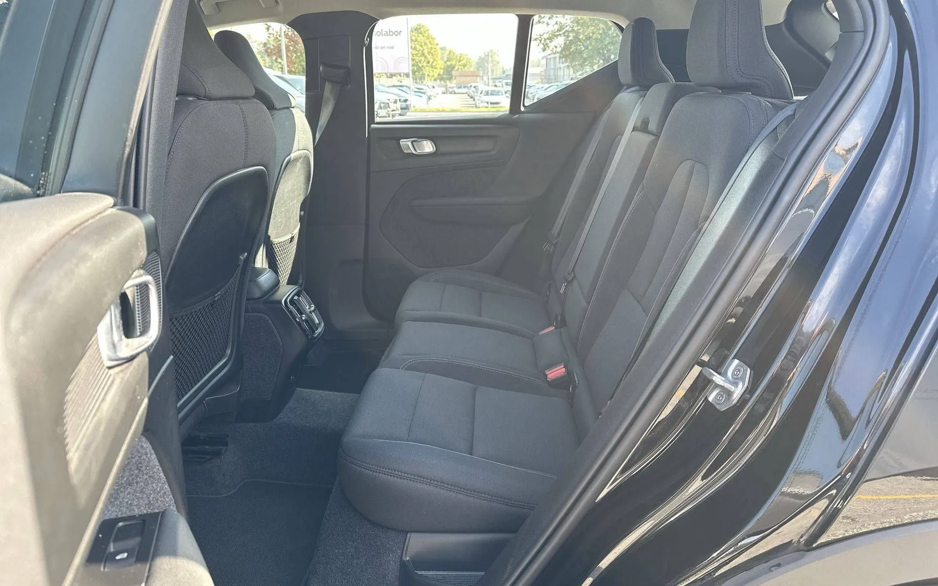 Notranja slika - Volvo XC40 - B4 P AWD Momentum Pro Avt. - 11
